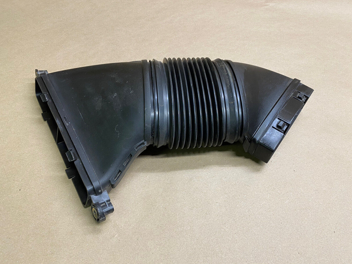 17-20 MASERATI LEVANTE M161 LEFT AIR BOX CLEANER INTAKE DUCT 670031925