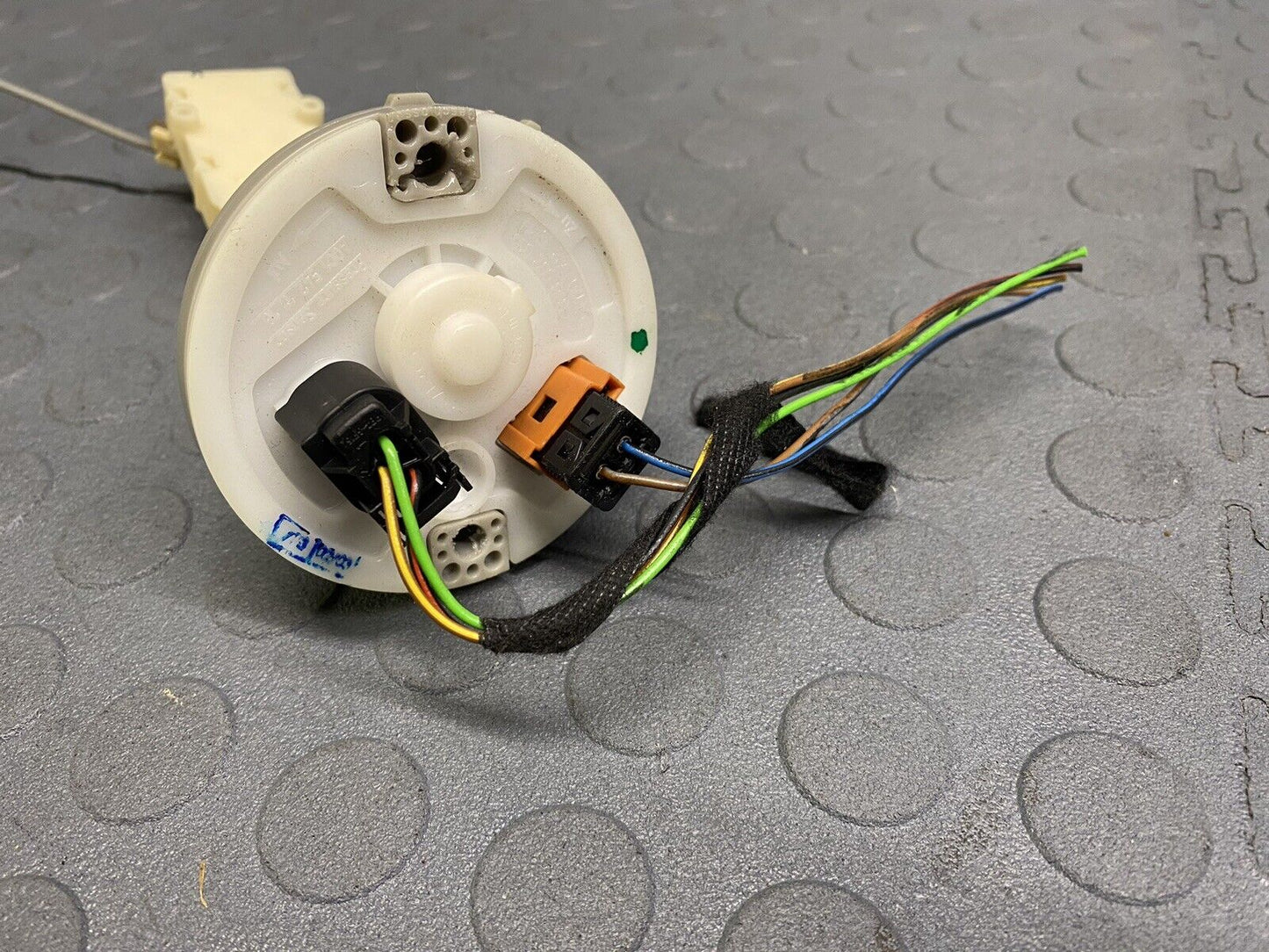 01-04 MERCEDES R170 SLK CROSSFIRE GAS TANK FUEL SENDING UNIT A1705421517