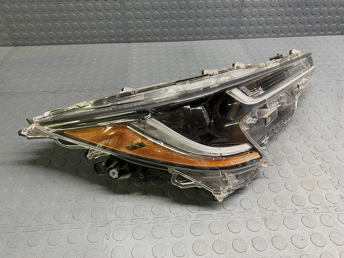 2020-2022 Toyota Corolla Single LED Headlight Right Passenger 2 TABS BROKEN
