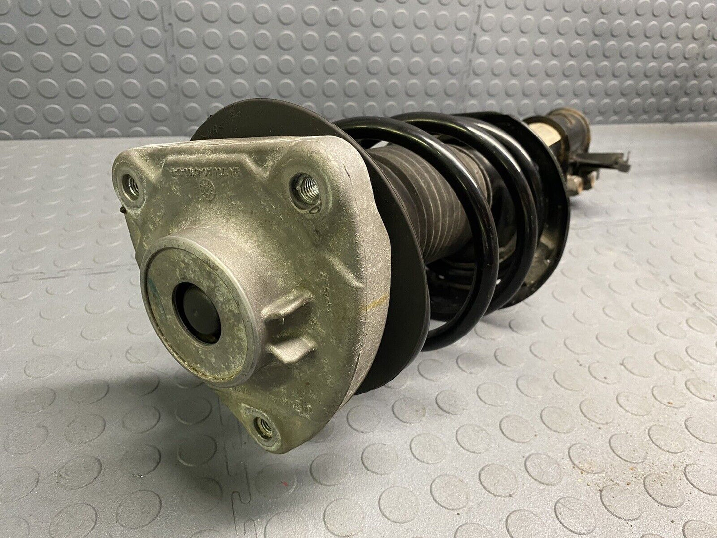 17 18 19 INFINITI QX30 FRONT LEFT DRIVER SIDE SHOCK ABSORBER STRUT OEM 60k
