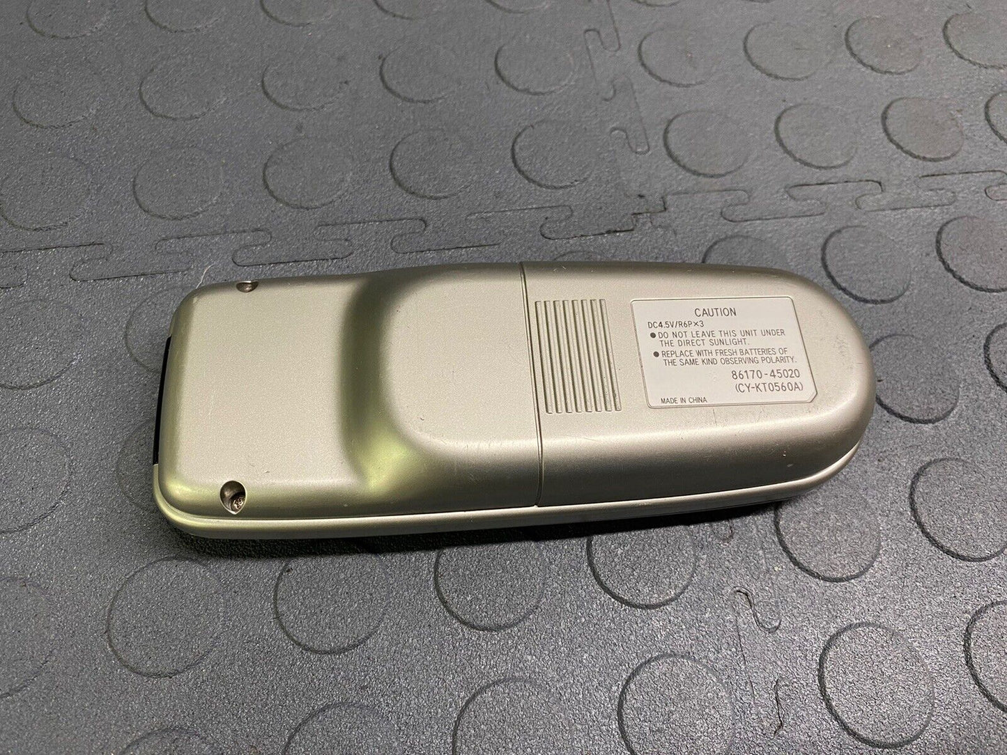 2008-2013 TOYOTA HIGHLANDER REAR SEAT ENTERTAINMENT DVD REMOTE 86170-45020 OEM