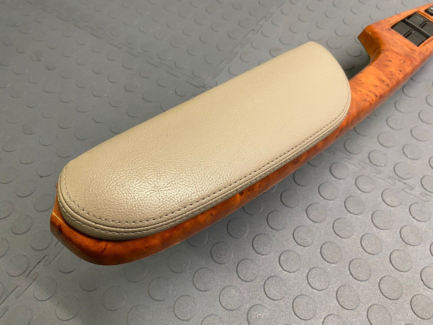 2004-2010 Toyota Sienna Front Driver Door Panel ARMREST Woodgrain Tan COMPLETE
