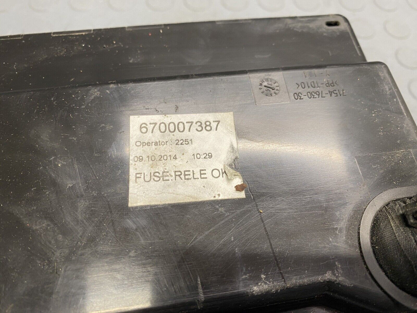 2014-2021 MASERATI QUATTROPORTE 3.0L ENGINE BAY FUSE BOX 670007387 OEM