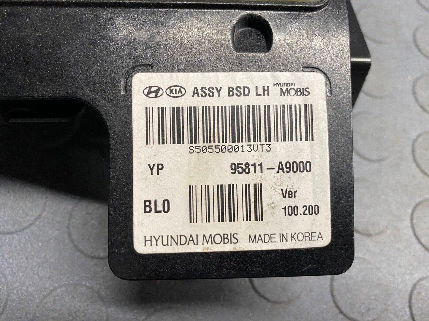 2015-2018 KIA SEDONA LEFT DRIVER SIDE BLIND ZONE SPOT RADAR 95811A9000 COMPLETE