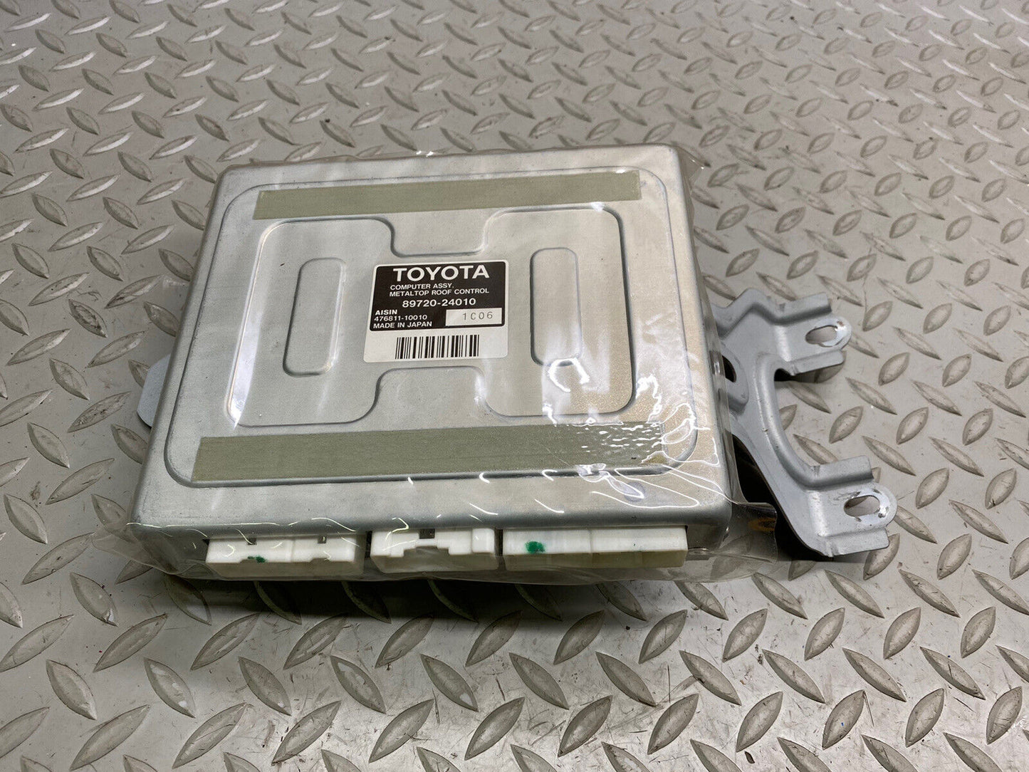 02-08 Lexus SC430 Convertible Top Roof Control Module OEM 89720-24010