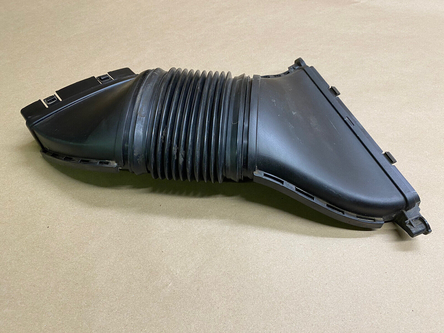 17-20 MASERATI LEVANTE M161 LEFT AIR BOX CLEANER INTAKE DUCT 670031925
