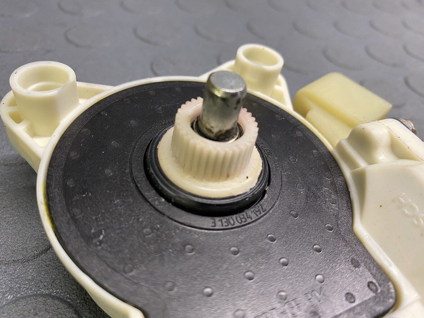 03-12 Mercedes R230 SL55 SL500 Front Left Driver Side Window Regulator Motor OE