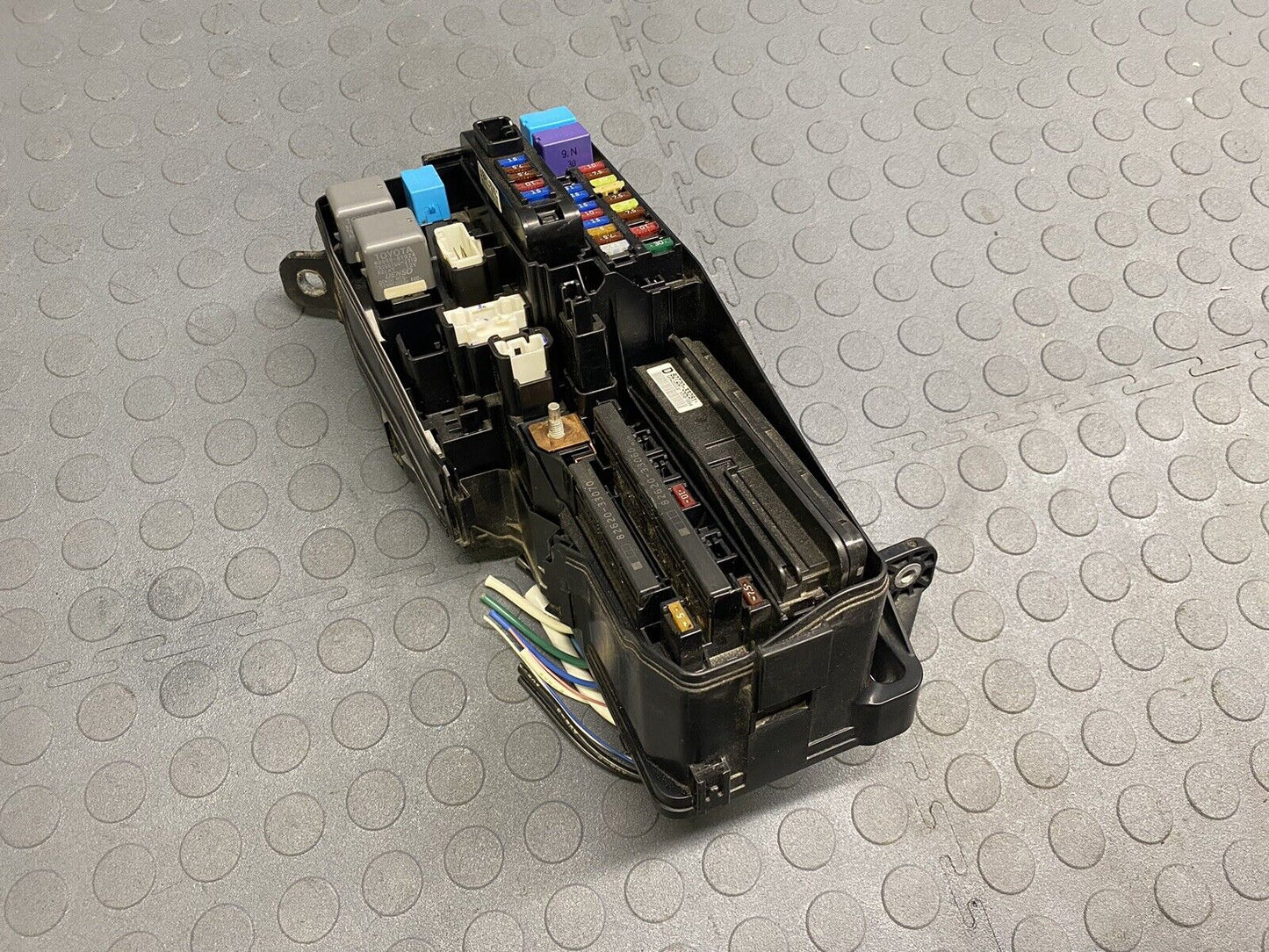 2012-2017 TOYOTA CAMRY 2.5L UNDER HOOD FUSE BOX RELAY OEM 12-17 82740-33030