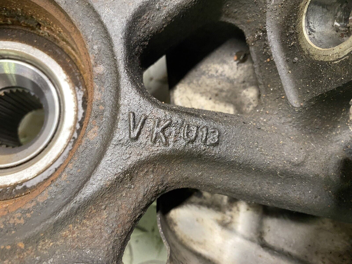 14-18 MERCEDES E63 CLS63 AMG (W212 W218) LEFT FRONT DRIVER SPINDLE KNUCKLE HUB