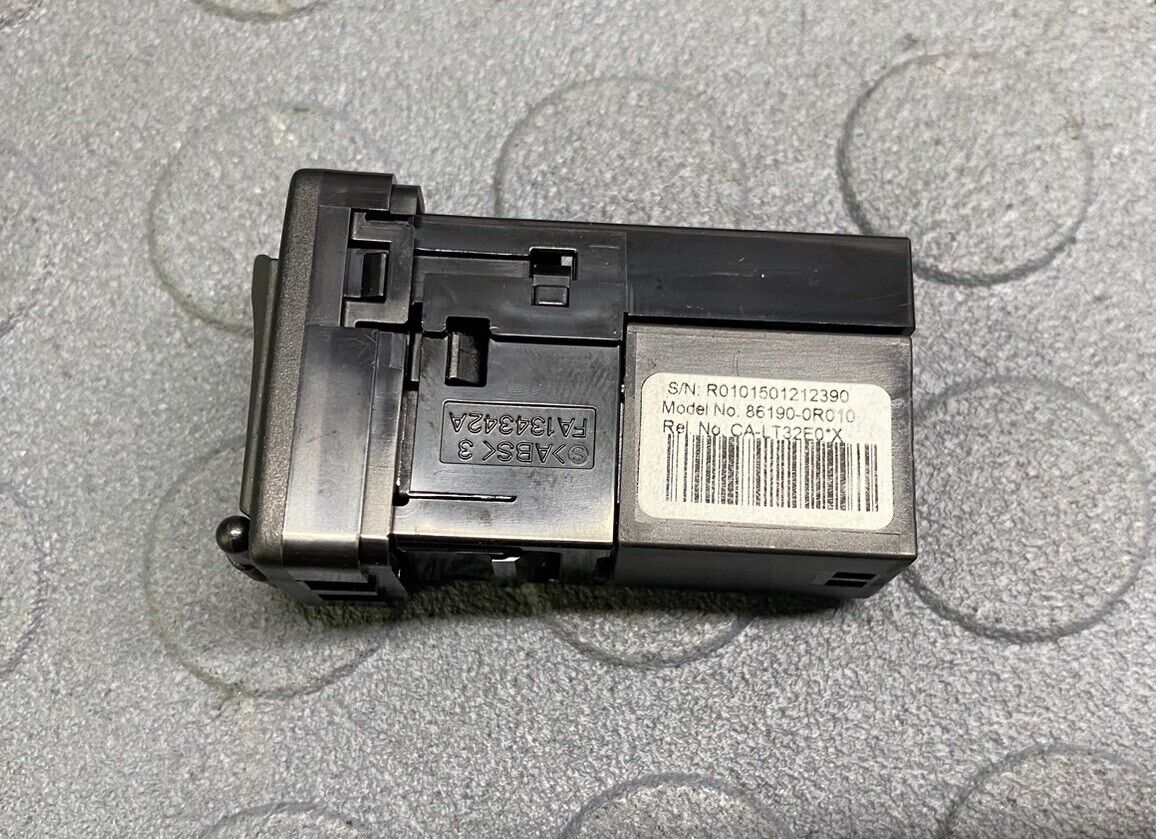 2016 SIENNA COROLLA RAV4 CAMRY USB AUX PORT ADAPTER 86190-0R010 OEM 15 17 18 19