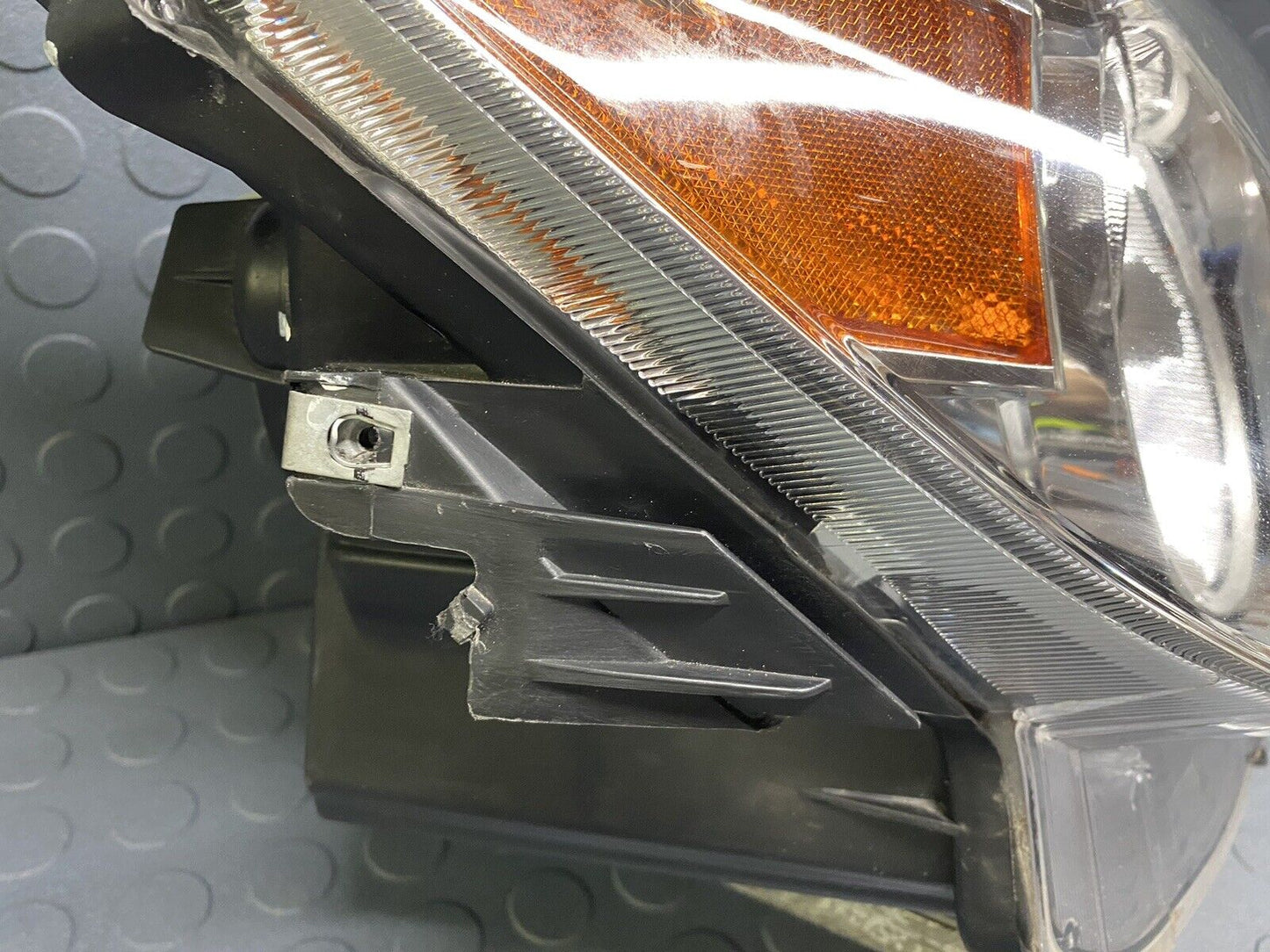2010 - 2013 Buick Lacrosse Passenger Right Xenon HID Headlight AFS No Damage