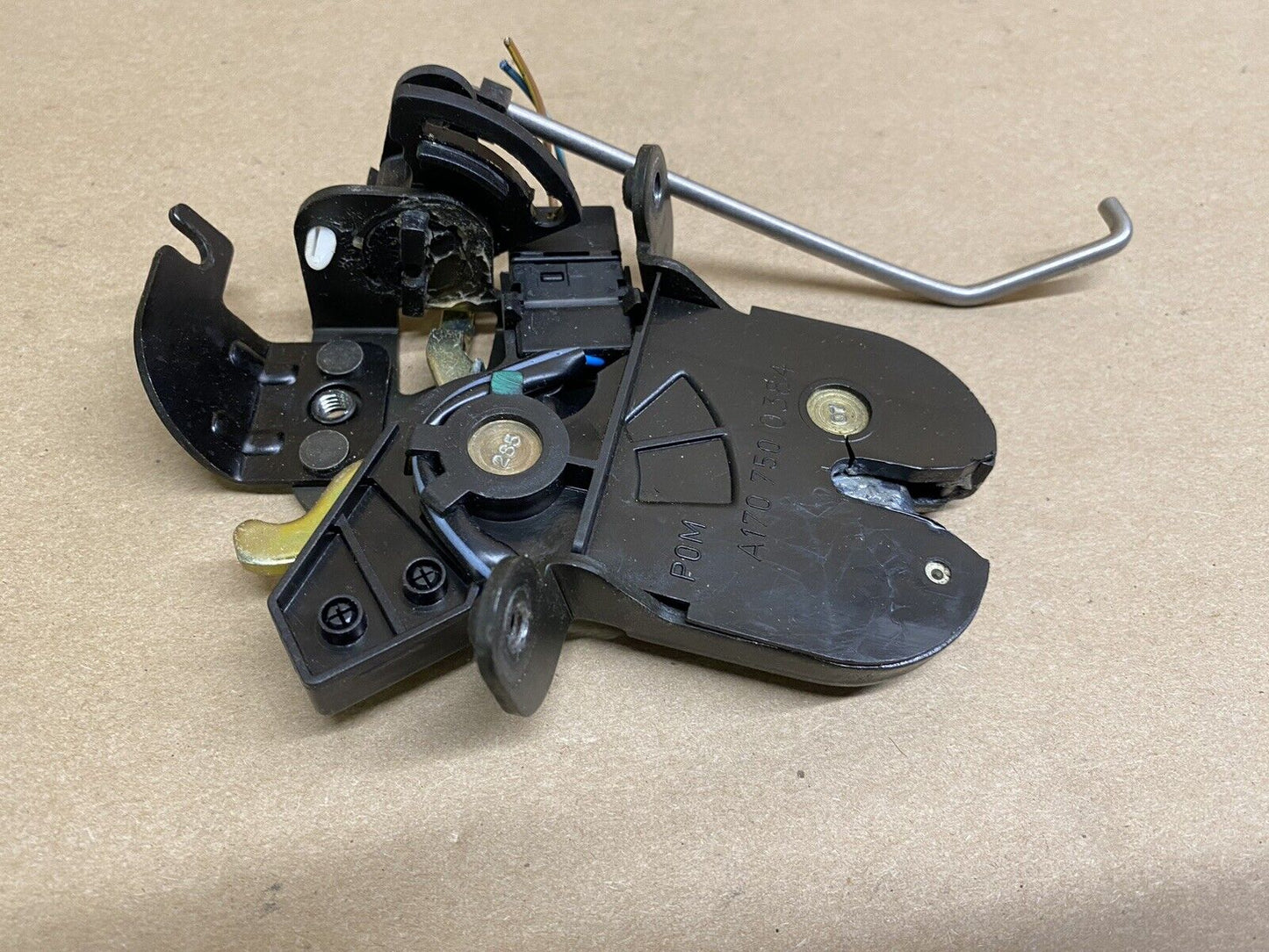 R170 MERCEDES SLK230 SLK320 SLK32 TRUNK LID LOCK LATCH A1707500384