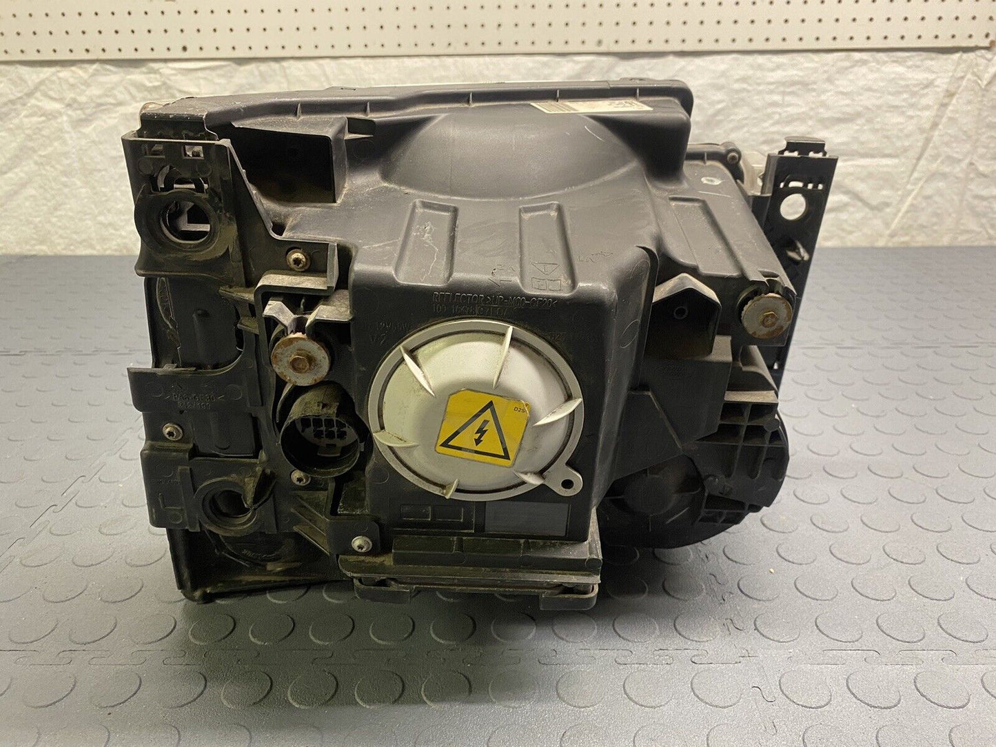 2005-2009 Land Rover LR3 Left Driver Side Xenon HID Headlight NON AFS NICE!