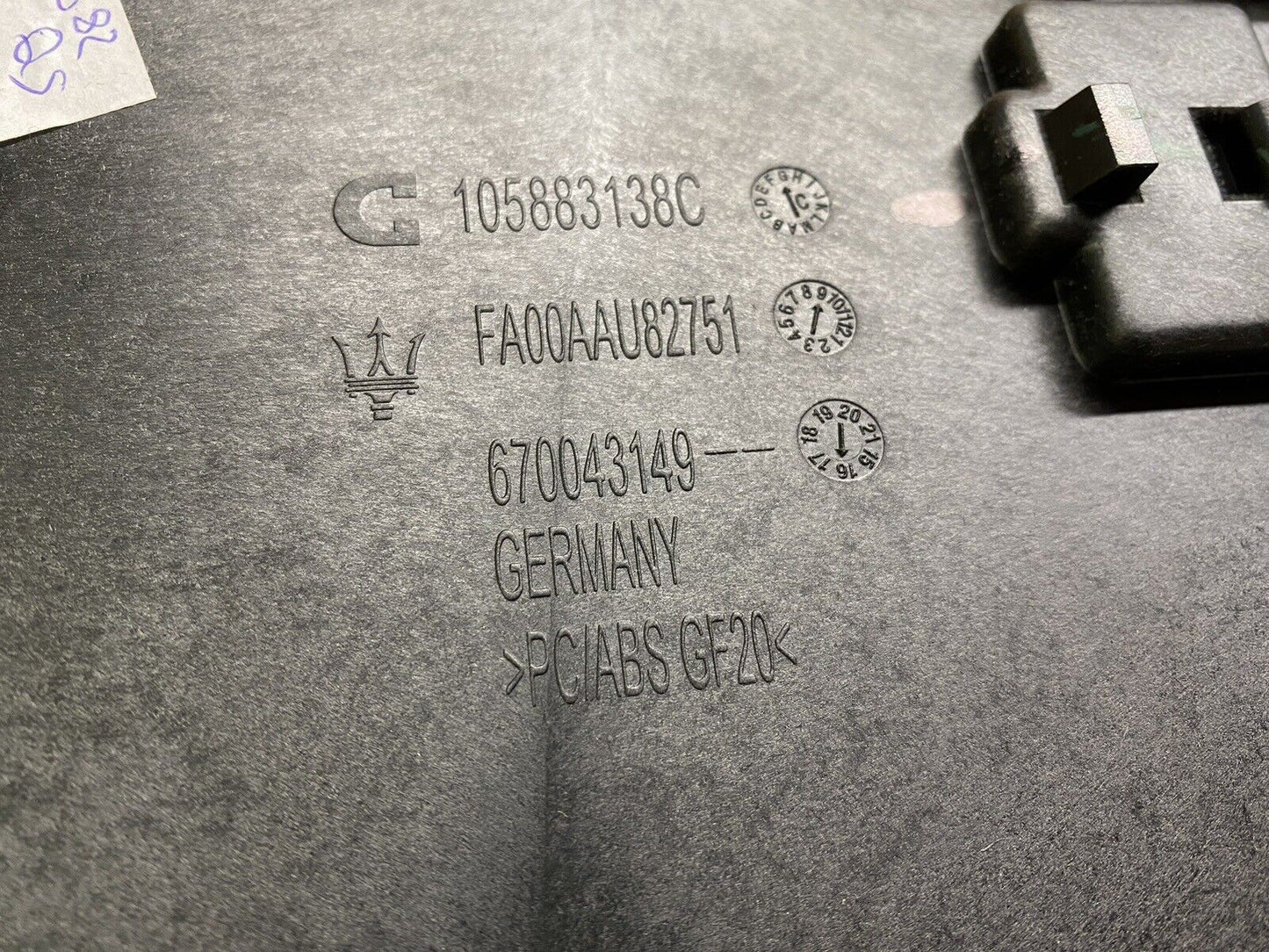 2017-2020 MASERATI LEVANTE DASH GLOVE BOX COMPARTMENT GLOVEBOX M161