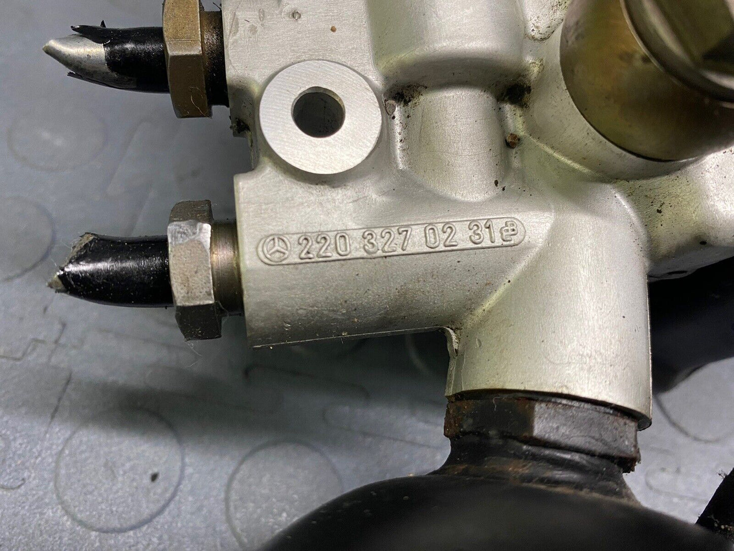 Mercedes R230 SL500 S55 Pressure Relief Valve ABC Hydraulic Suspension OEM