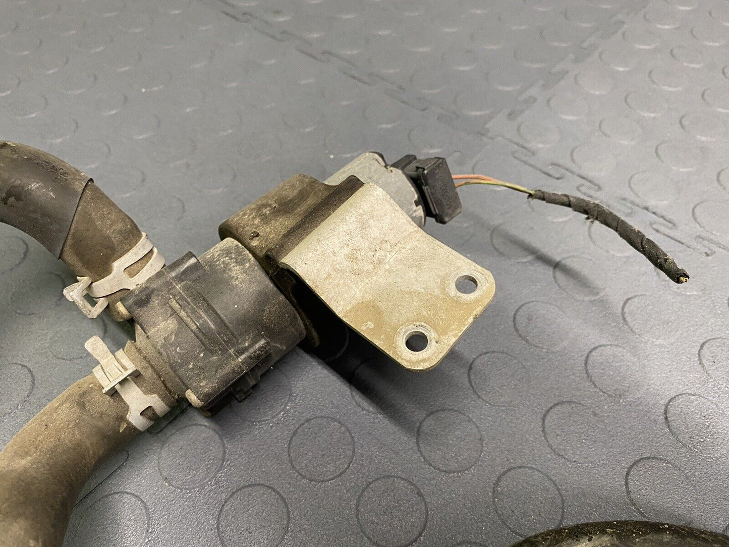 R170 MERCEDES SLK CLASS HVAC HEATER CONTROL DUO VALVE AUX COOLANT PUMP AND LINES