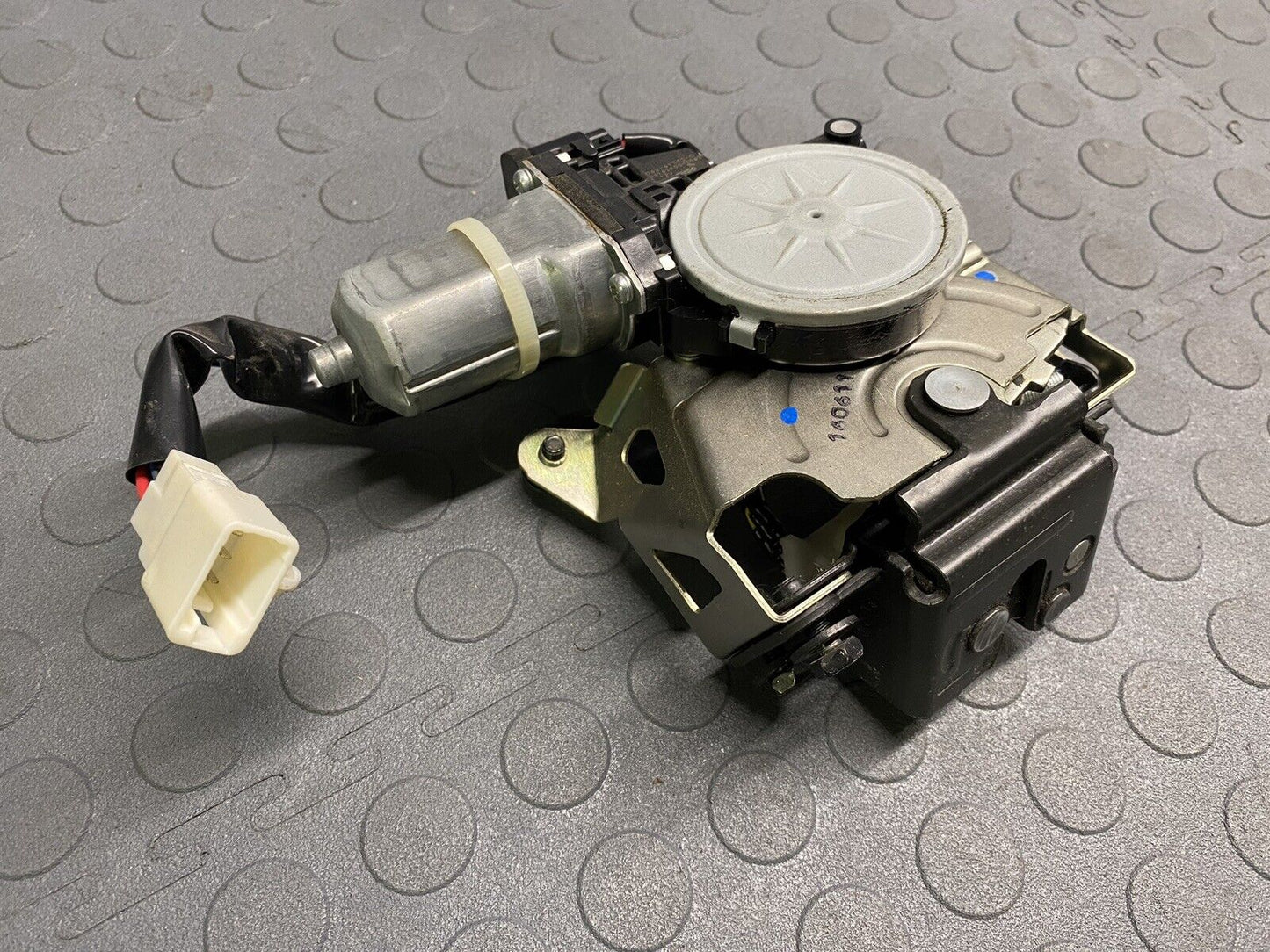 Rear Liftgate Lock Latch Actuator w/Motor Toyota Venza 2009-2015 Highlander