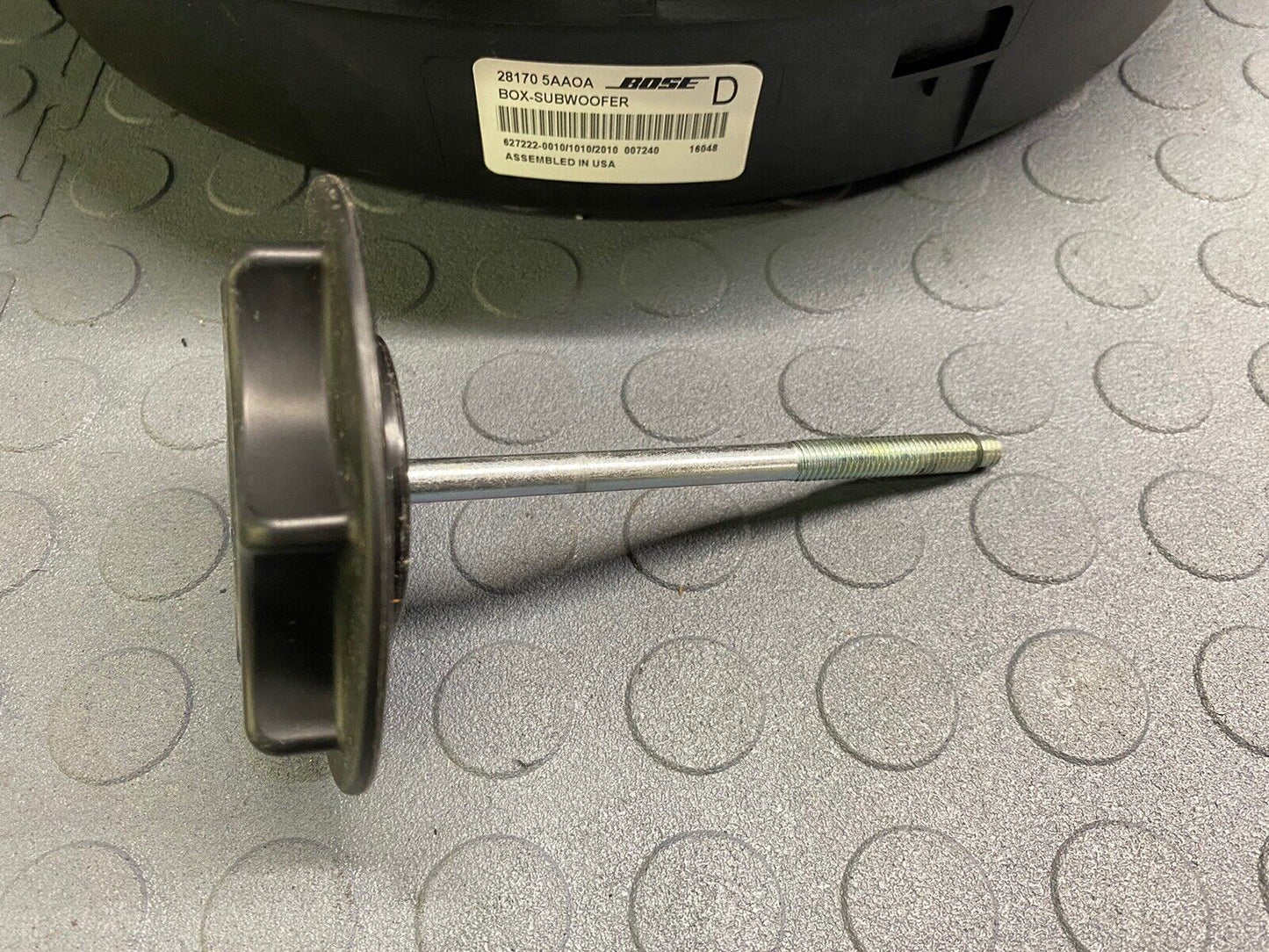 2017 - 2019 INFINITI QX30 REAR TRUNK BOSE AUDIO SUBWOOFER BOX SPEAKER