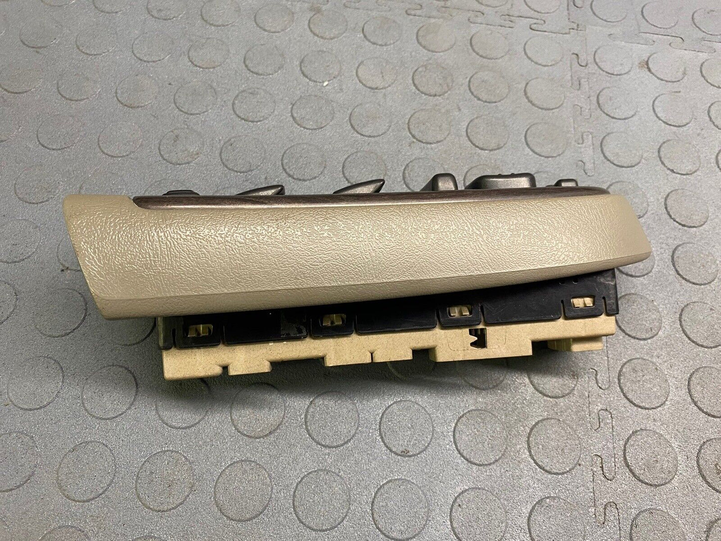 03-06 Yukon Sierra DENALI Driver Door Master Window Switch Woodgrain