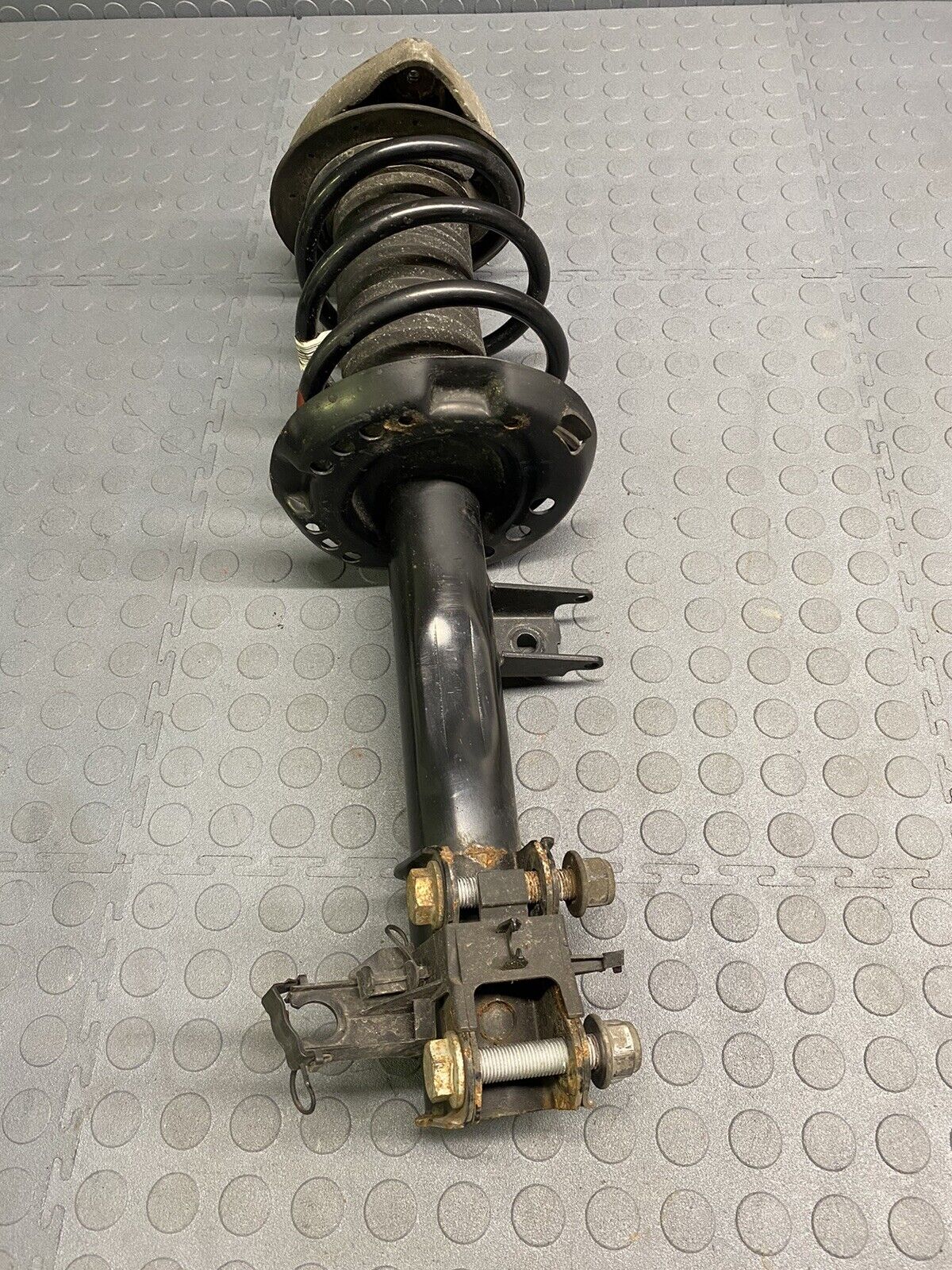 17 18 19 INFINITI QX30 FRONT RIGHT PASSENGER SIDE SHOCK ABSORBER STRUT OEM 60k
