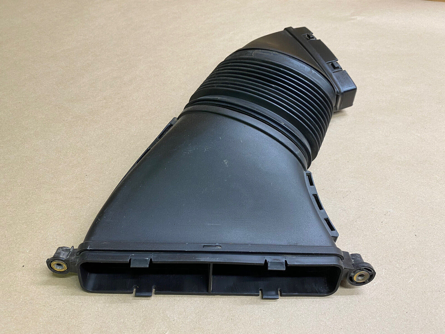 17-20 MASERATI LEVANTE M161 LEFT AIR BOX CLEANER INTAKE DUCT 670031925