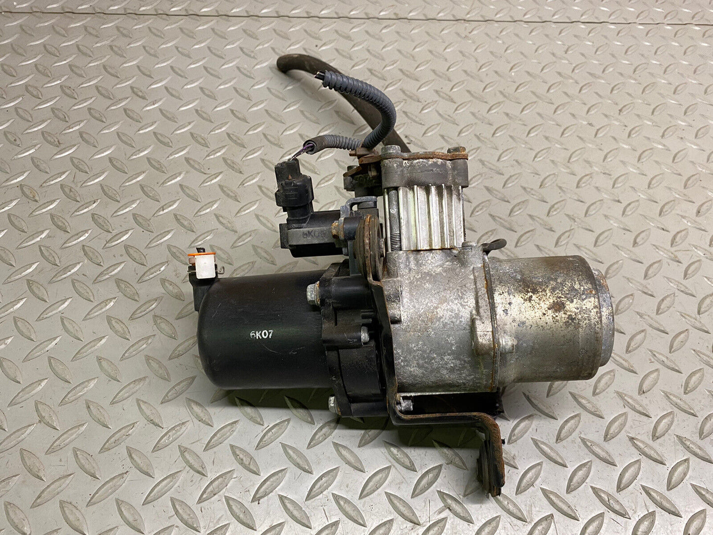 2007 - 2017 LEXUS LS460 AIR RIDE SUSPENSION COMPRESSOR OEM LS460L
