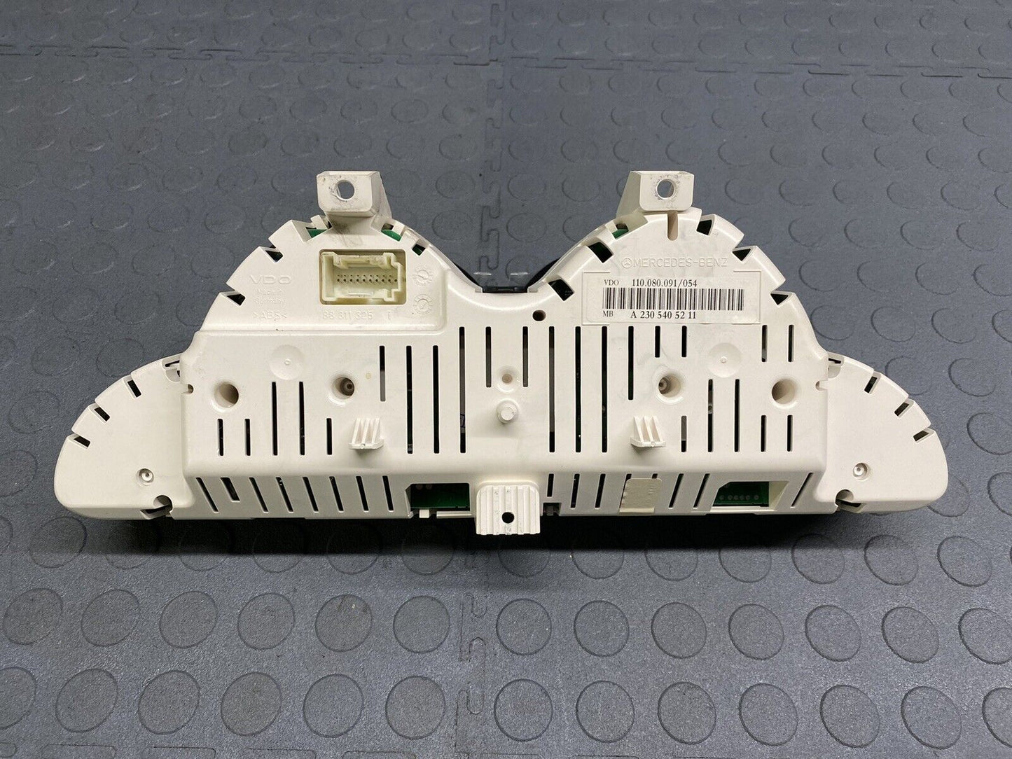 03-08 Mercedes R230 SL500 Instrument Gauge Cluster Speedometer NEEDS SCREENS