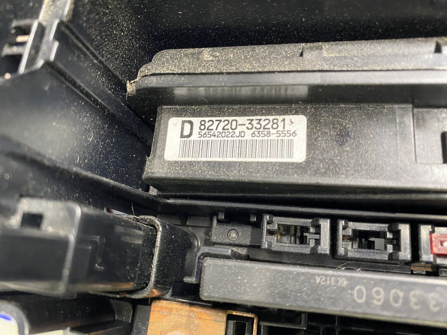 2012-2017 TOYOTA CAMRY 2.5L UNDER HOOD FUSE BOX RELAY OEM 12-17 82740-33030