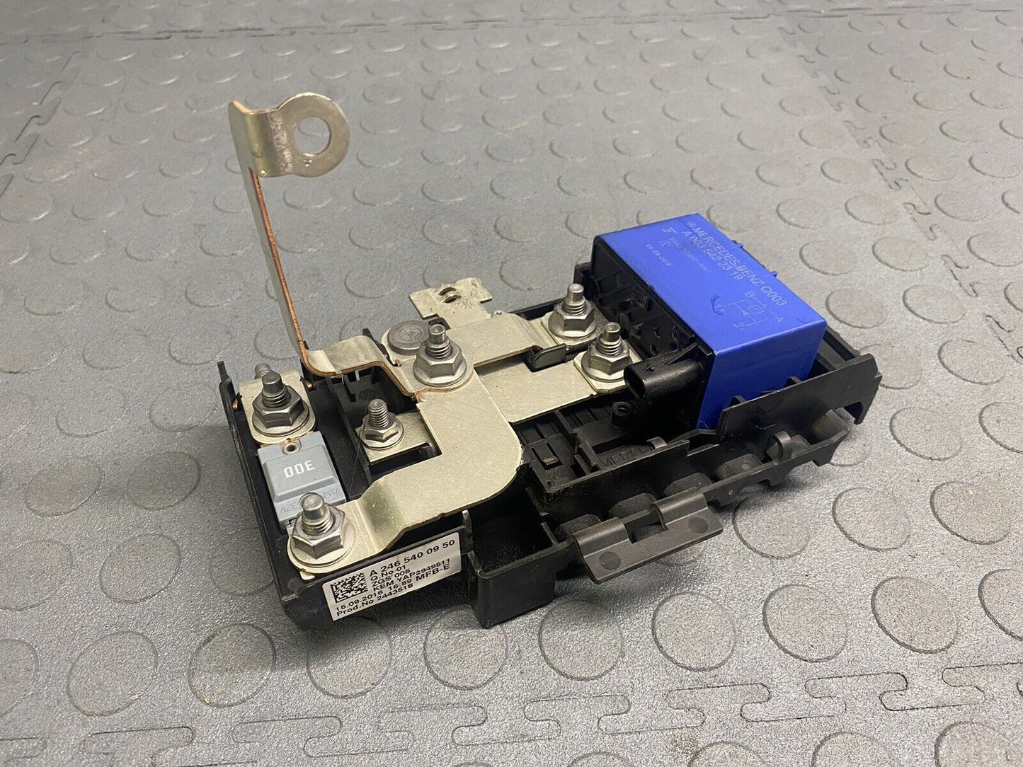 2014-2019 MERCEDES CLA GLA QX30 OEM ENGINE FUSE BOX RELAY 2465400950