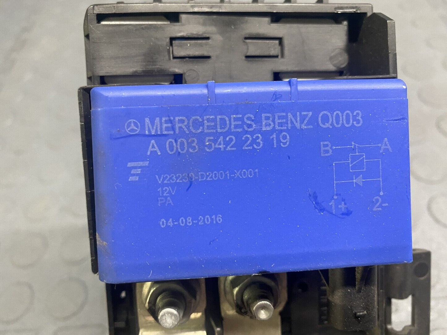 2014-2019 MERCEDES CLA GLA QX30 OEM ENGINE FUSE BOX RELAY 2465400950