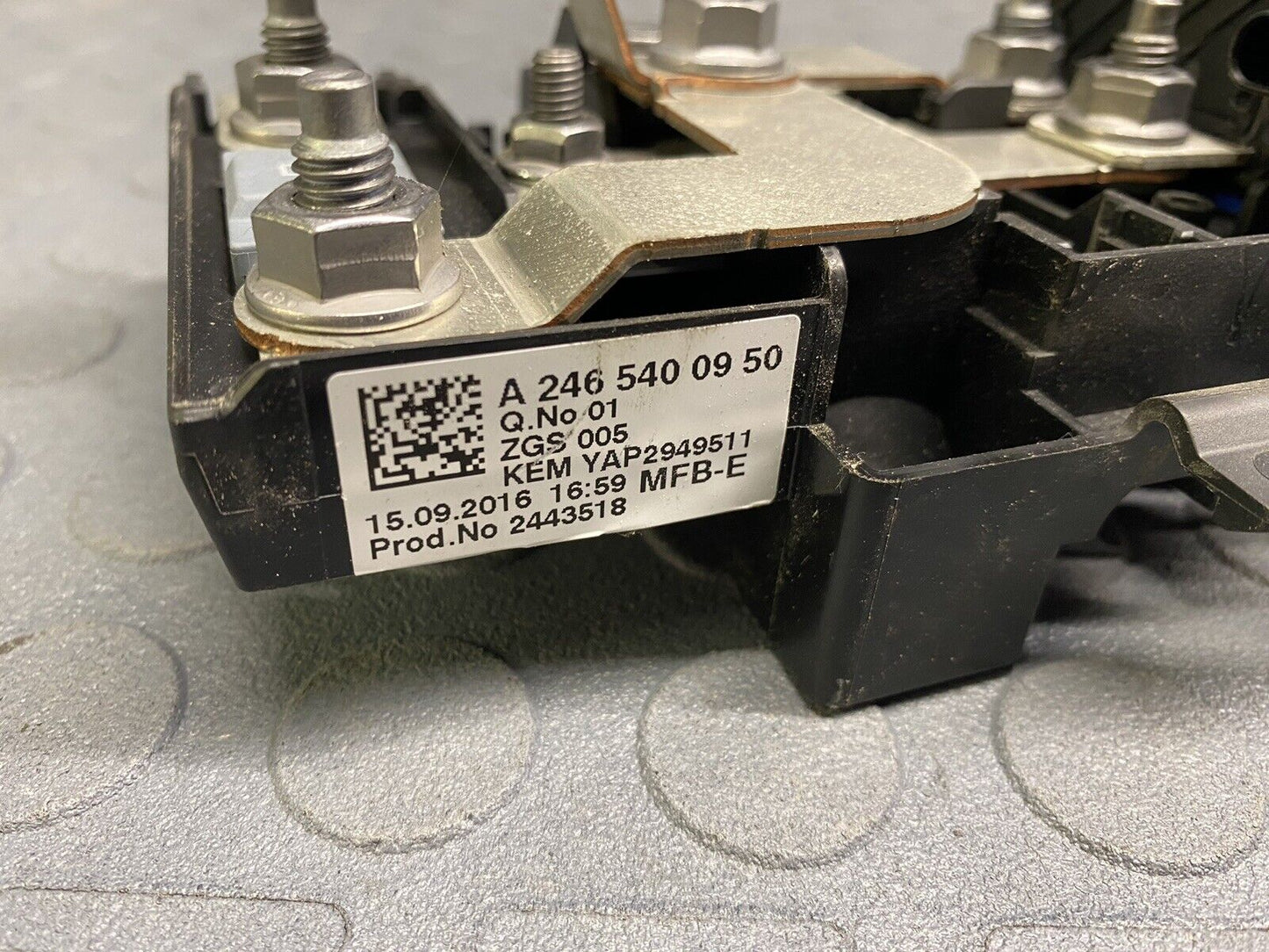 2014-2019 MERCEDES CLA GLA QX30 OEM ENGINE FUSE BOX RELAY 2465400950