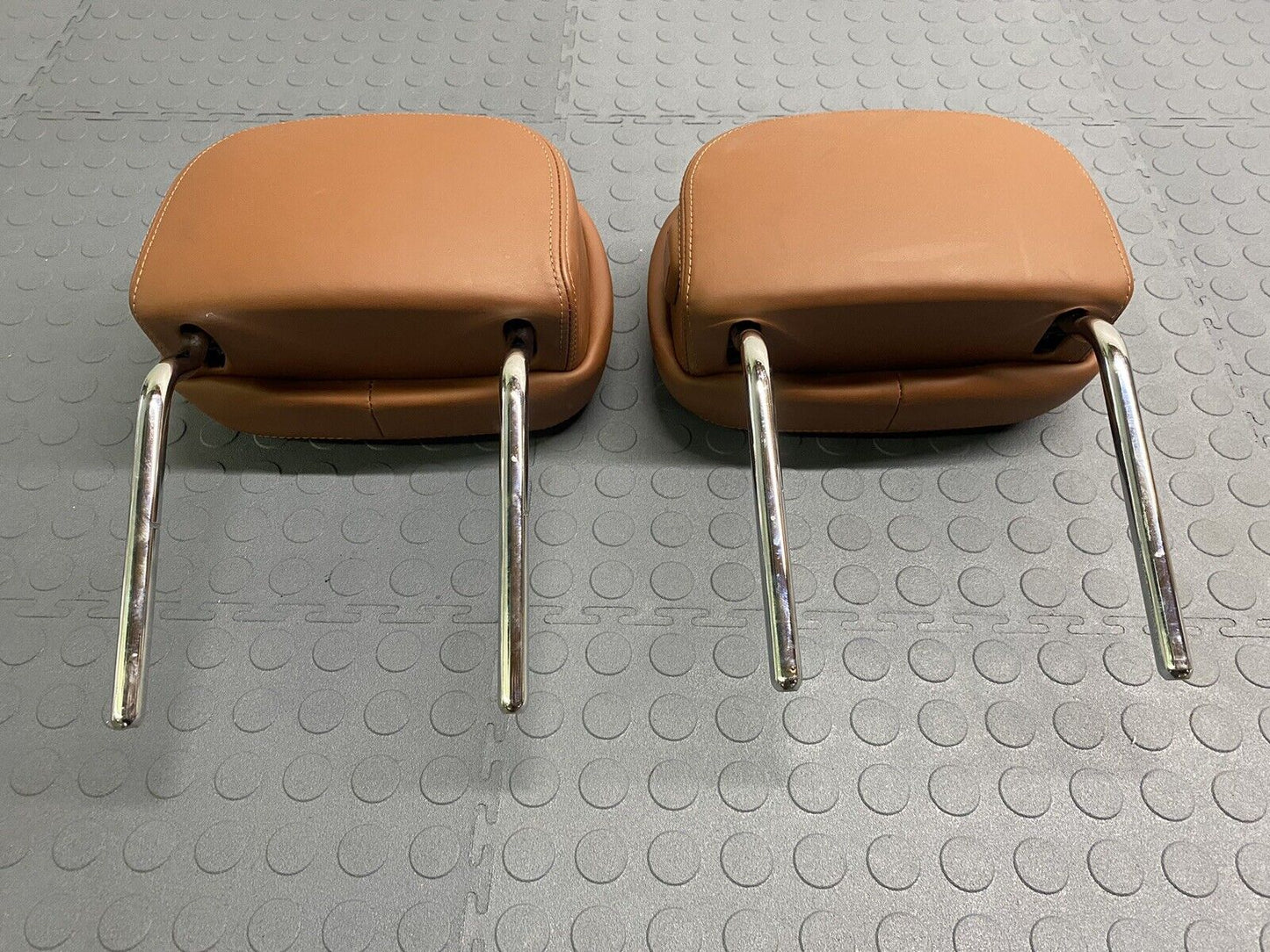 2017-20 MASERATI LEVANTE FRONT SEAT HEADREST LEATHER TAN HEAD REST HEADRESTS