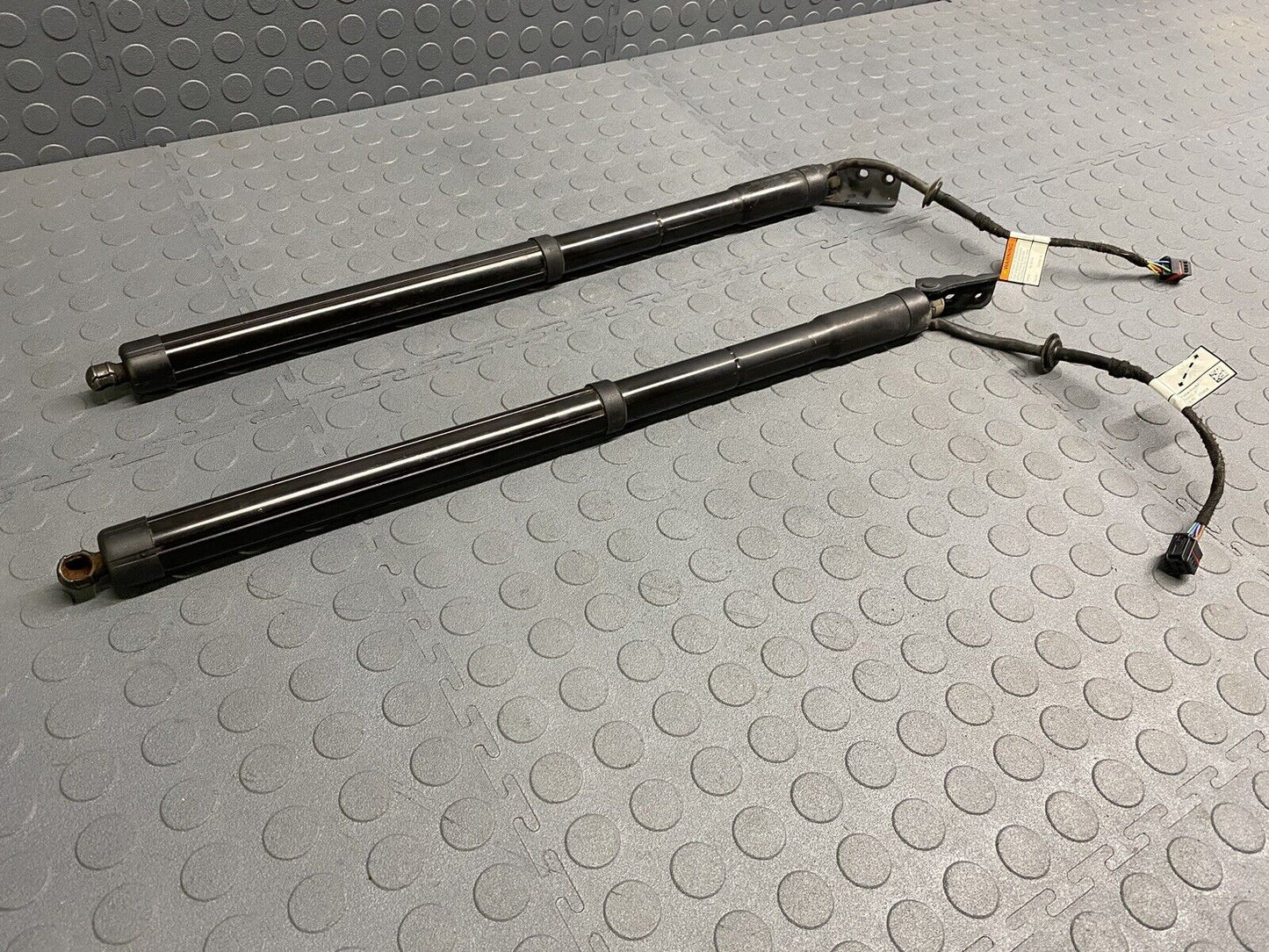 Left Right Power Tailgate Lifter Strut 2015-2021 Kia Sedona Pair Set