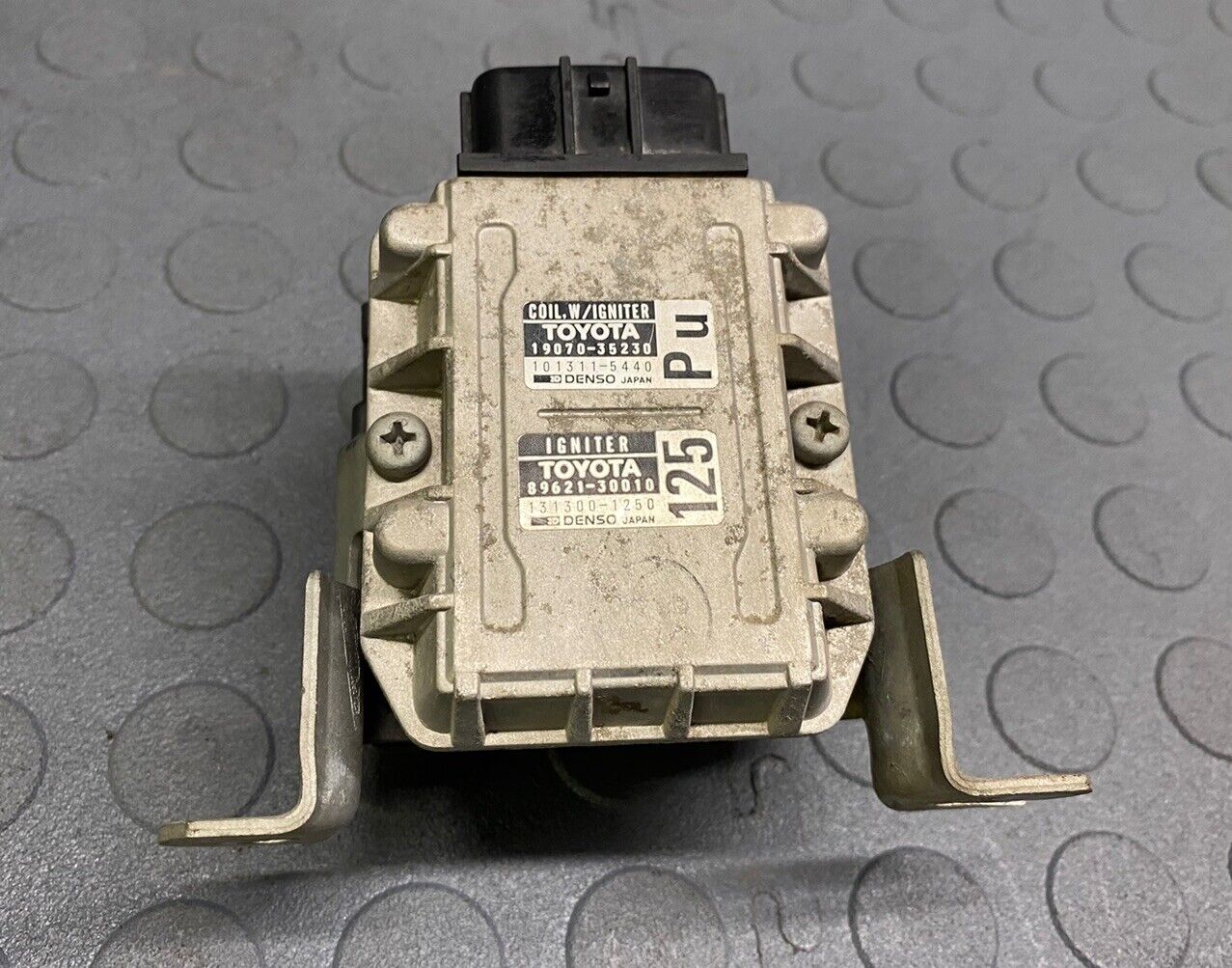 89-91 Toyota Pickup Truck 4Runner V6 3.0L 19070-35230 Ignition Coil Igniter