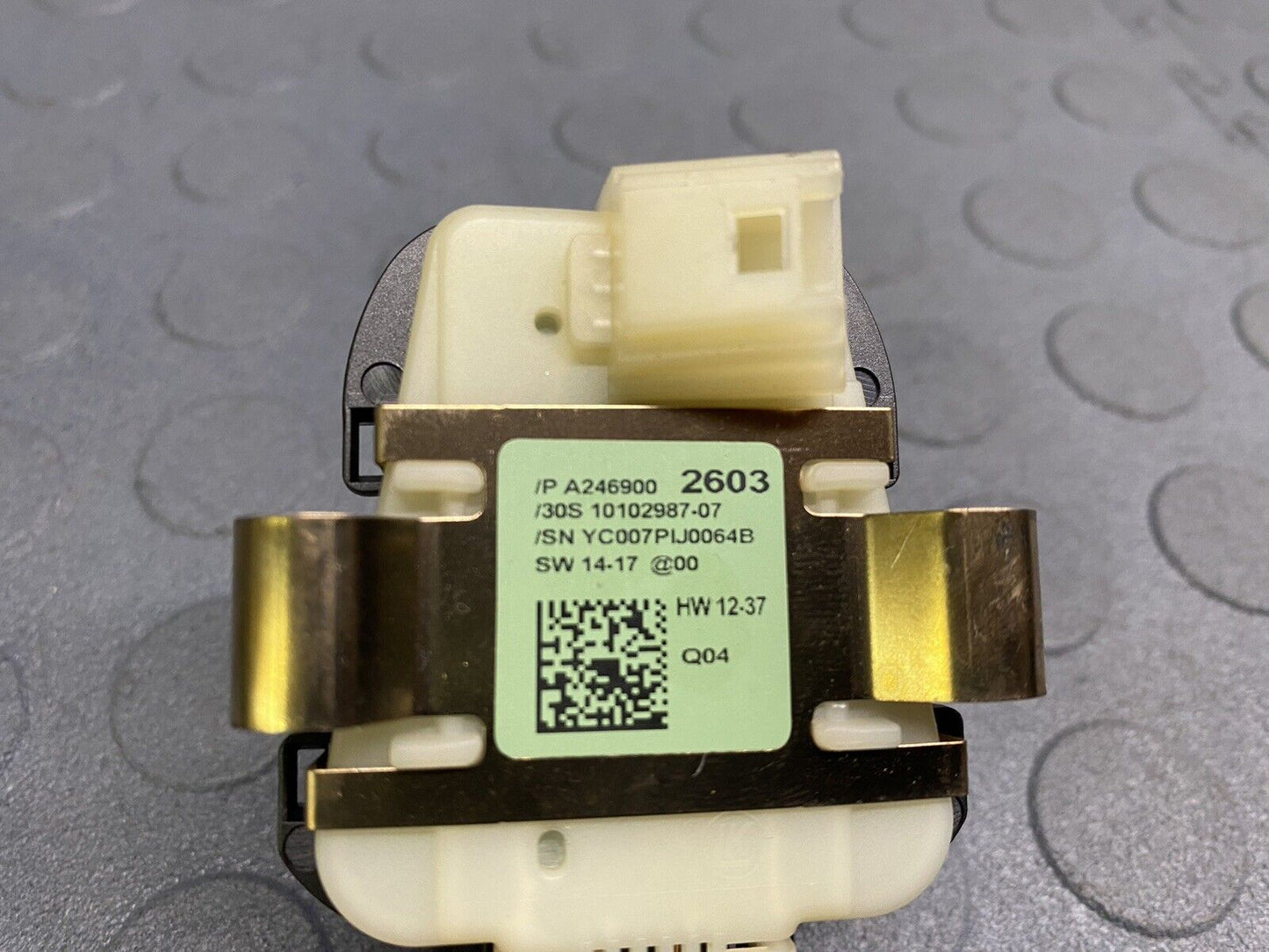 WINDSHIELD RAIN LIGHT SENSOR OEM A2469002603 MERCEDES GLS550 X166 2017 - 2019