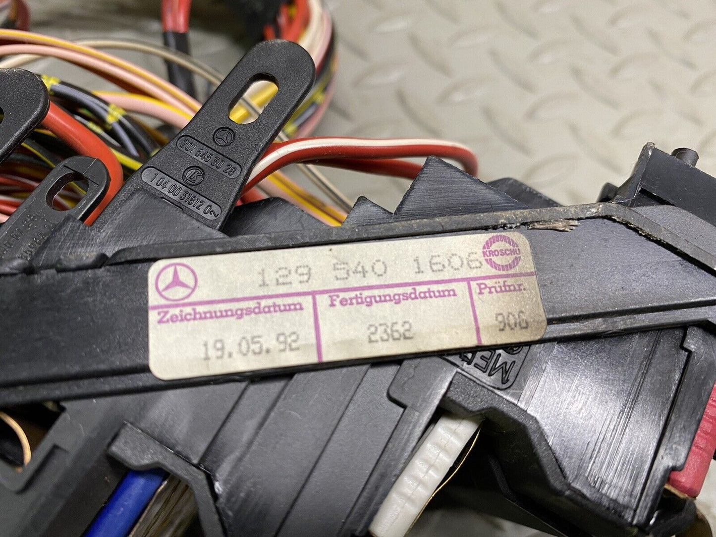 1990 - 1995 Mercedes R129 SL320 SL500 SL600 Front Fusebox OEM 1295401606
