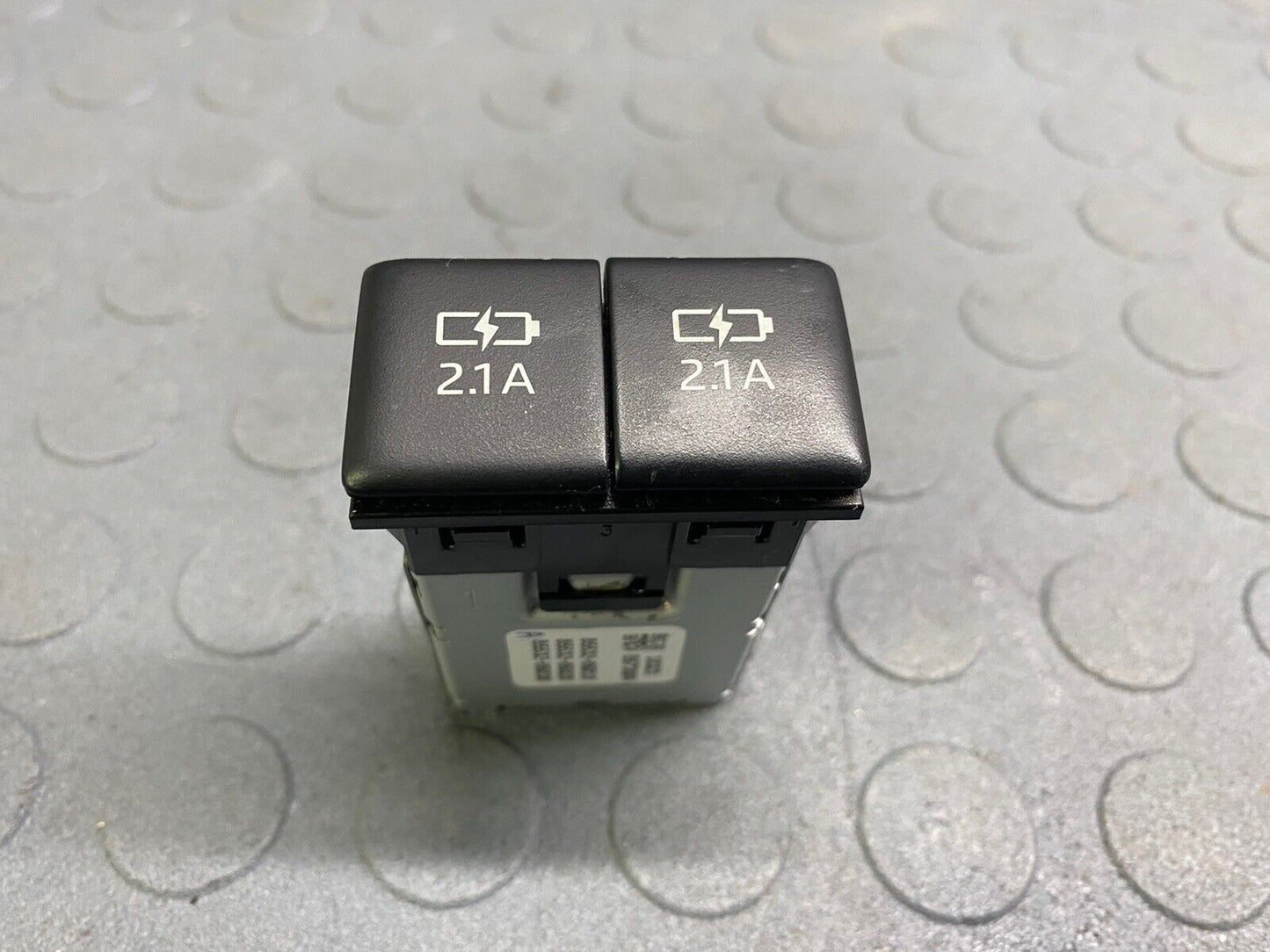 TOYOTA CAMRY RAV4 HIGHLANDER CENTER CONSOLE DUAL USB ADAPTER CHARGING PORT OEM