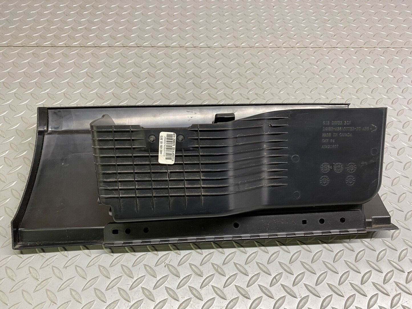 07-13 Tahoe Yukon Silverado Suburban Sierra Glove Box Compartment Black