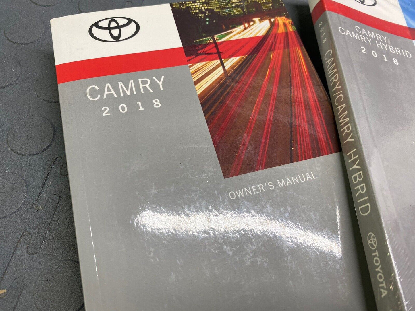 2018 TOYOTA CAMRY OWNER'S OWNERS MANUAL OPERATORS USER GUIDE LEATHER CASE NICE!