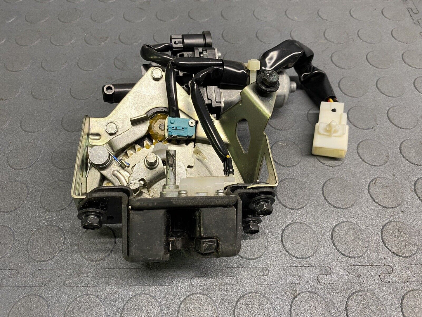 Rear Liftgate Lock Latch Actuator w/Motor Toyota Venza 2009-2015 Highlander