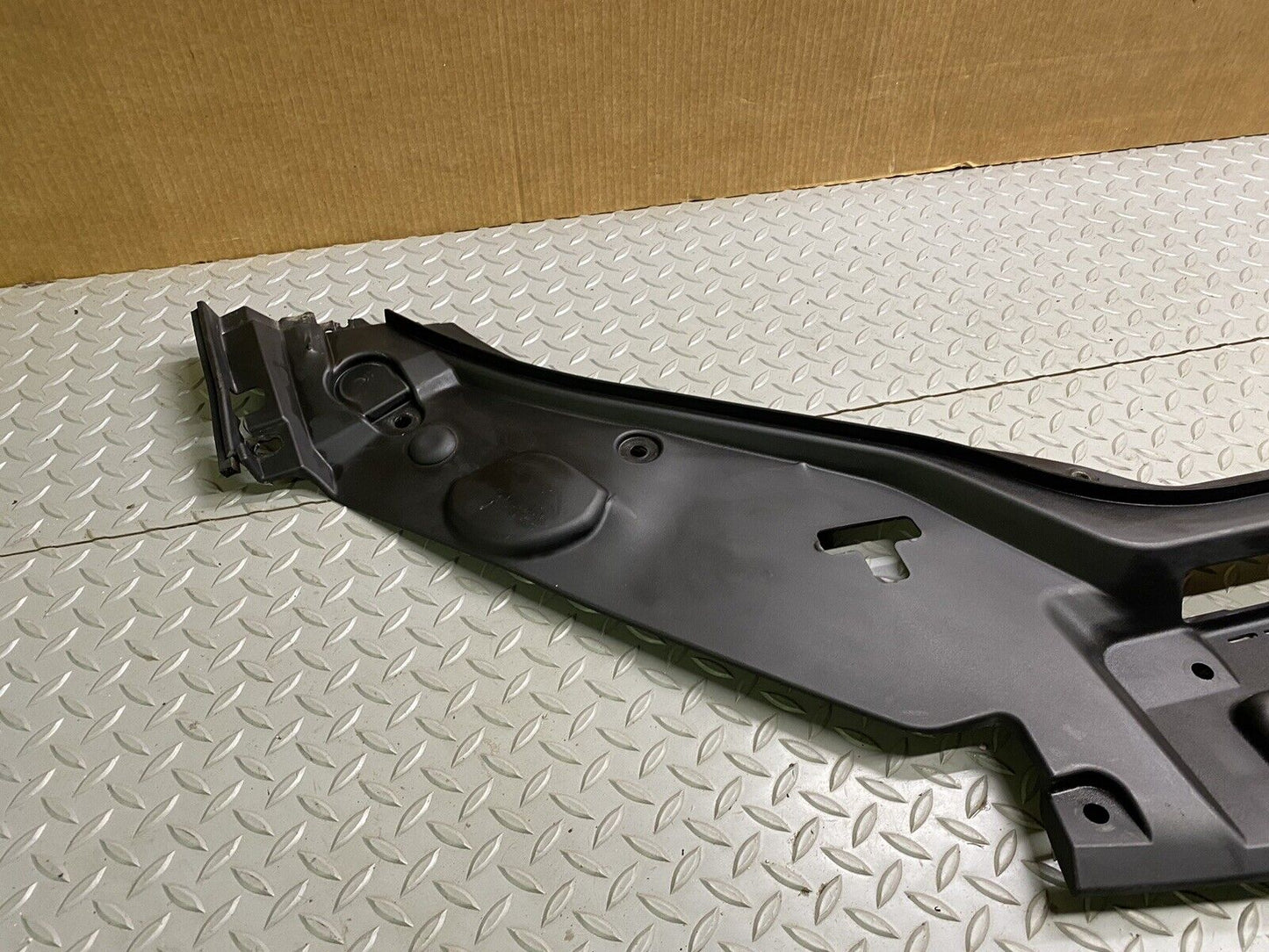 2017-2020 MASERATI LEVANTE M161 OEM TOP RADIATOR SUPPORT COWLING COVER 670042318