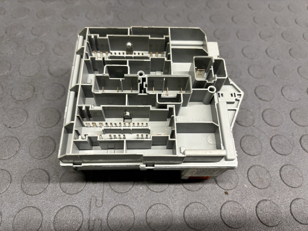 17-24 DODGE RAM PROMASTER 1500 2500 ENGINE FUSE RELAY JUNCTION BOX 68305537AB