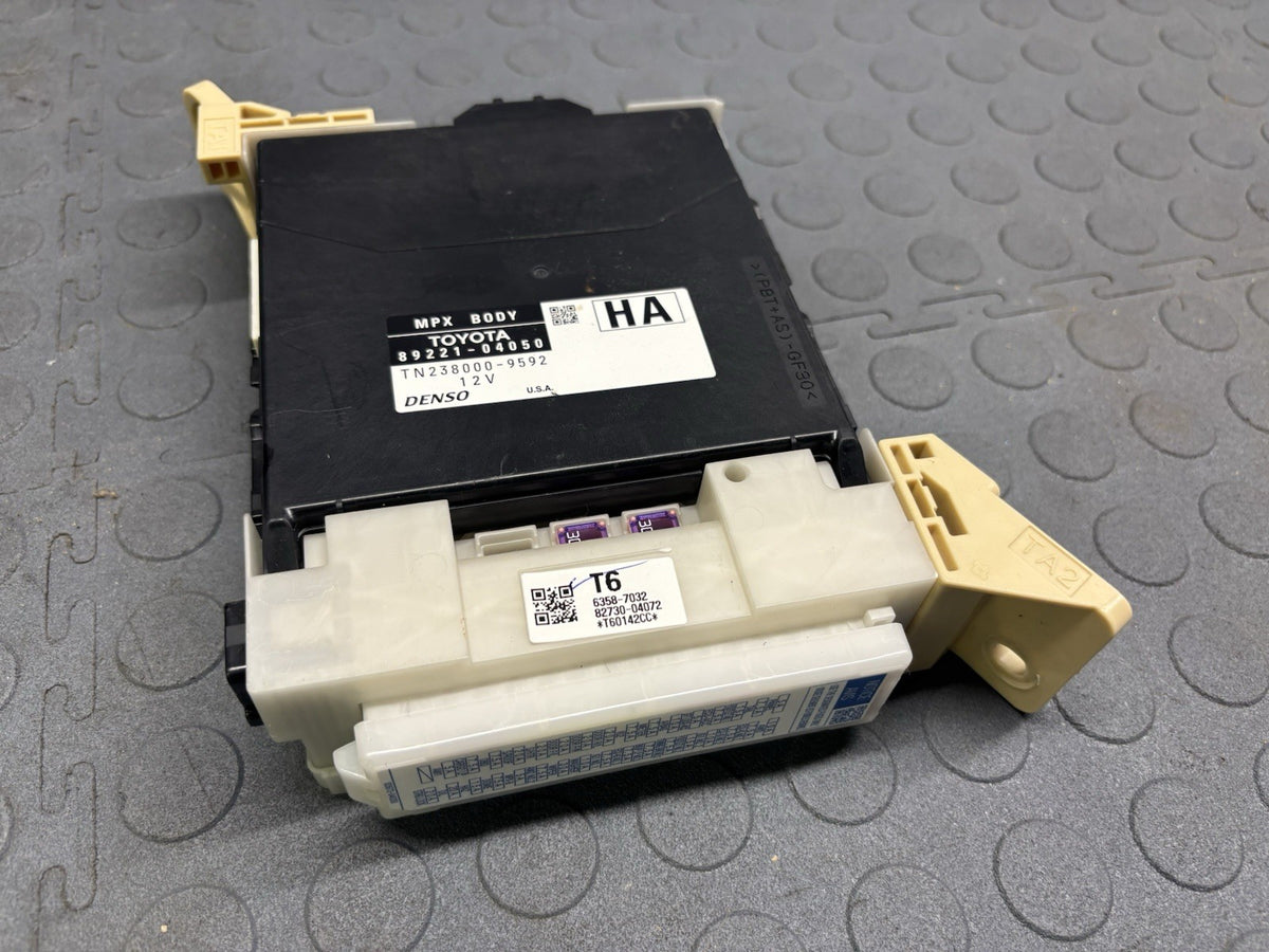 89221-04050 TOYOTA TACOMA MPX BODY CONTROL MODULE FUSE BOX