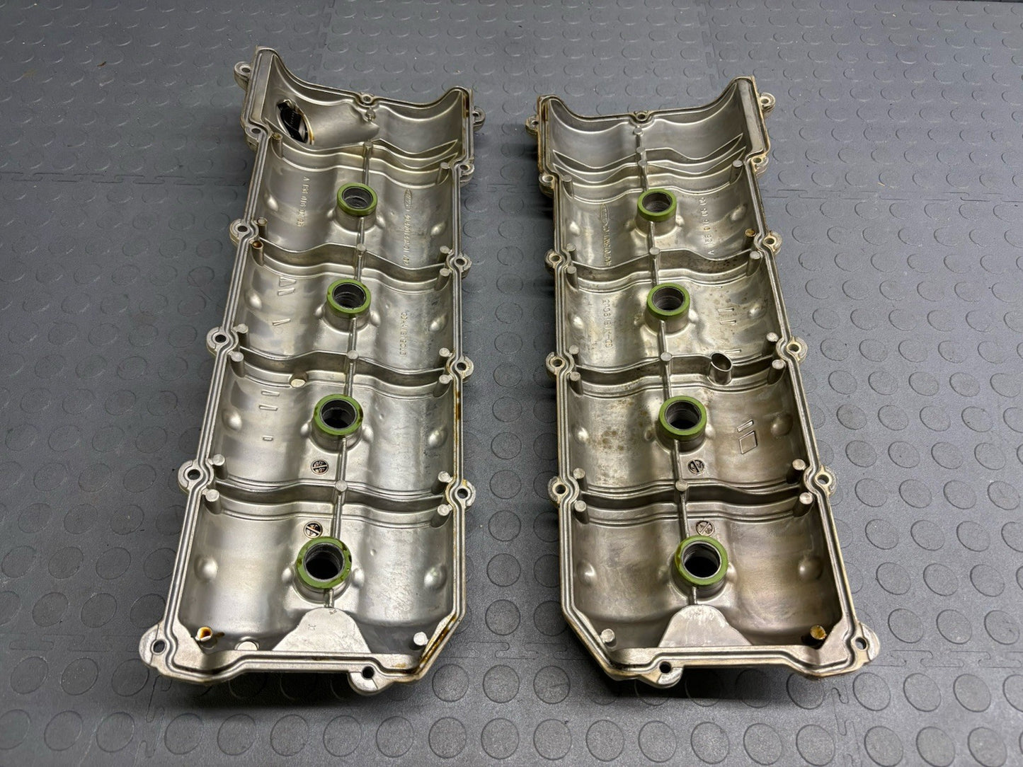 MERCEDES E63 AMG W211 M156 OEM LEFT RIGHT ENGINE VALVE COVER SET NICE!