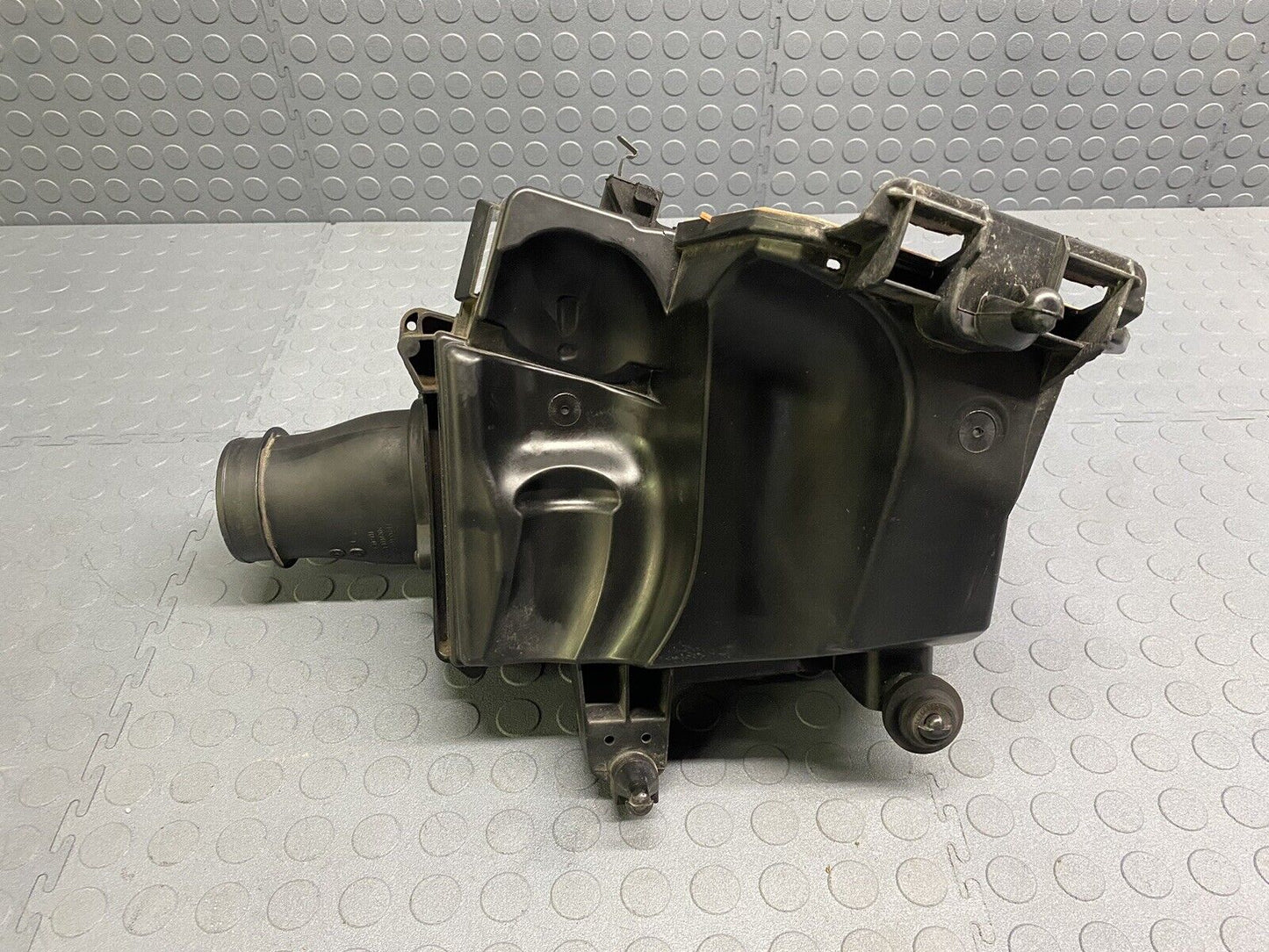 MERCEDES W117 CLA250 GLA250 QX30 AIR CLEANER INTAKE FILTER HOUSING BOX OEM