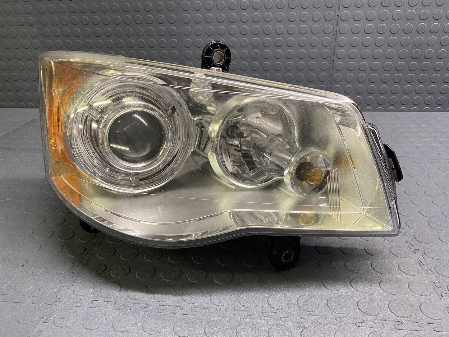 2008-2016 Chrysler Town and Country Passenger Right Xenon HID Headlight OEM