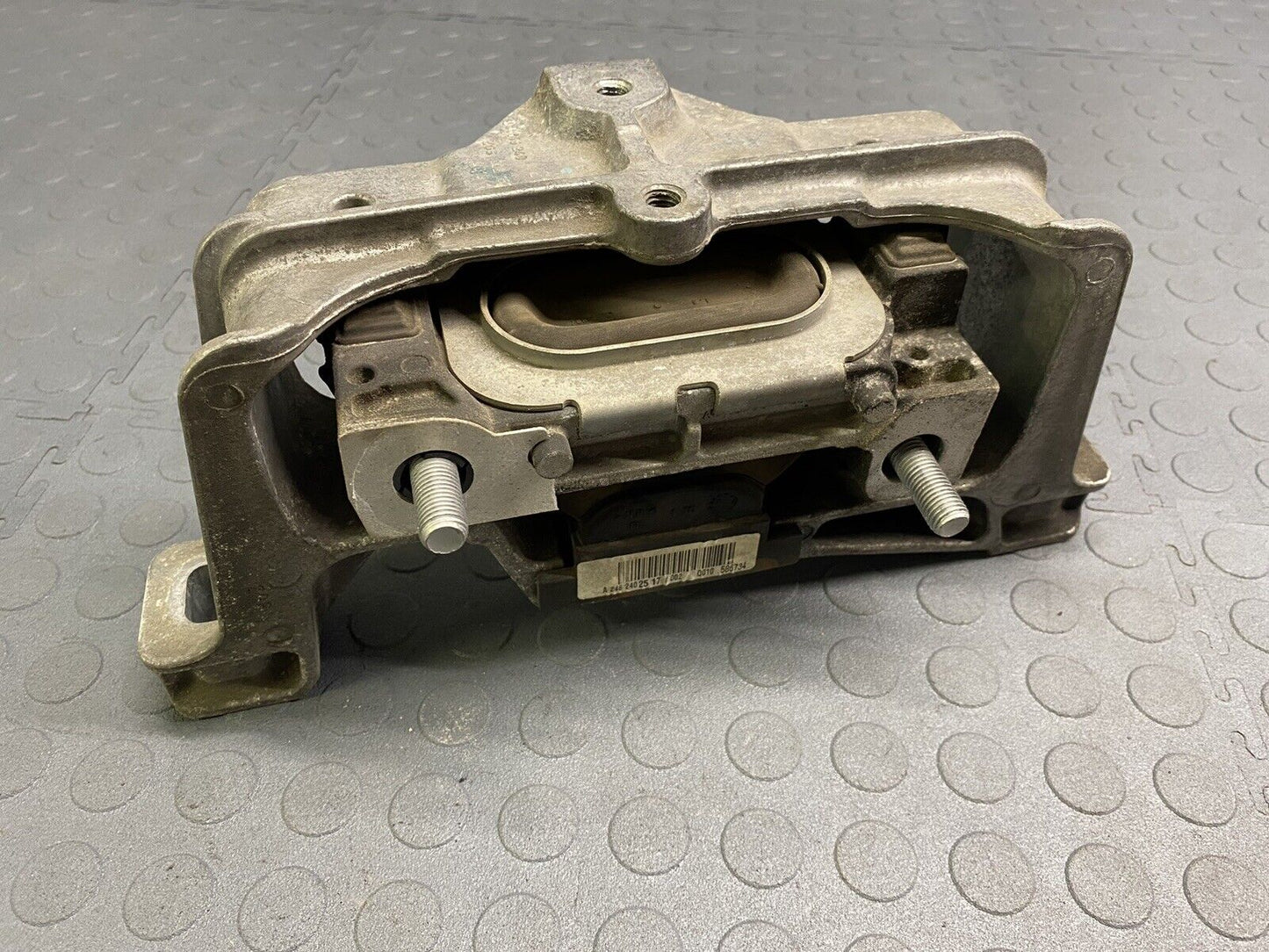 Mercedes  Benz CLA250 Engine Mount Right RH 2014 2018  A2462402517  M270 OE PART