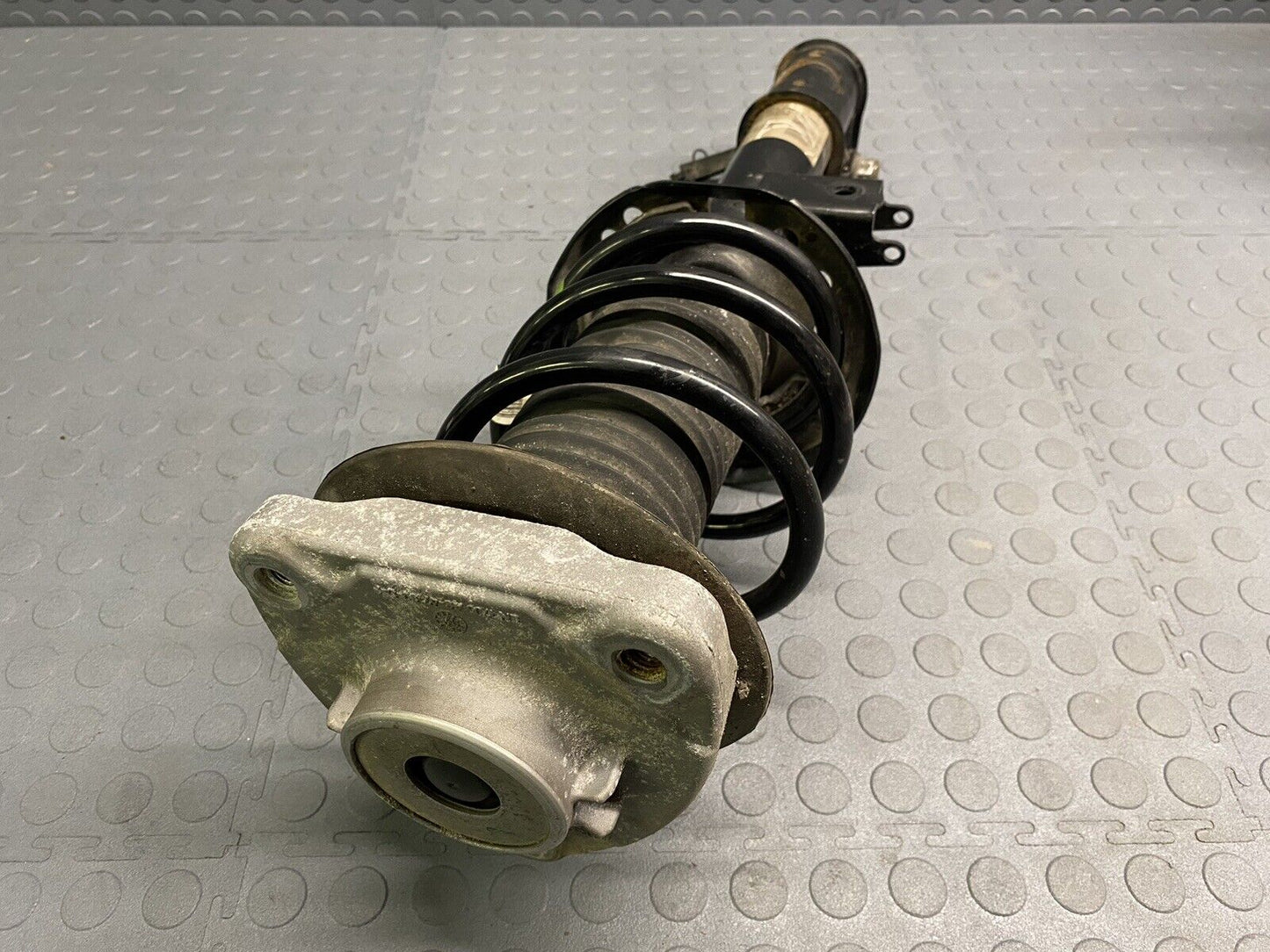 17 18 19 INFINITI QX30 FRONT RIGHT PASSENGER SIDE SHOCK ABSORBER STRUT OEM 60k