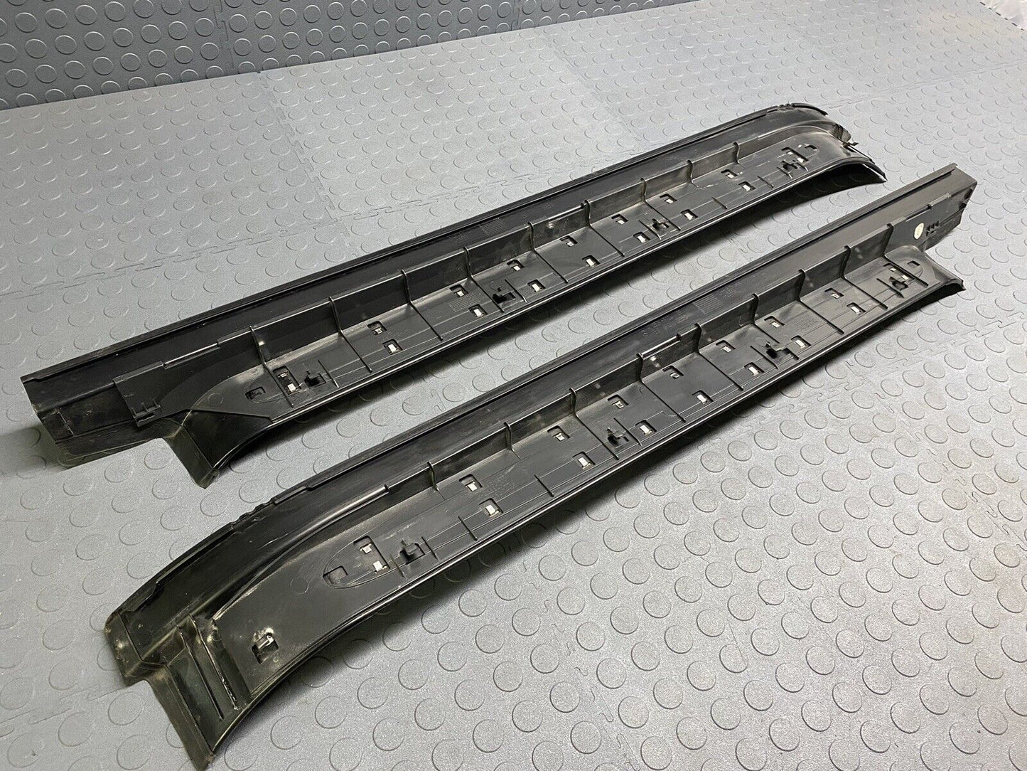 03-12 Mercedes R230 SL500 SL550 SL600 Door Step Sill Left and Right Set OEM