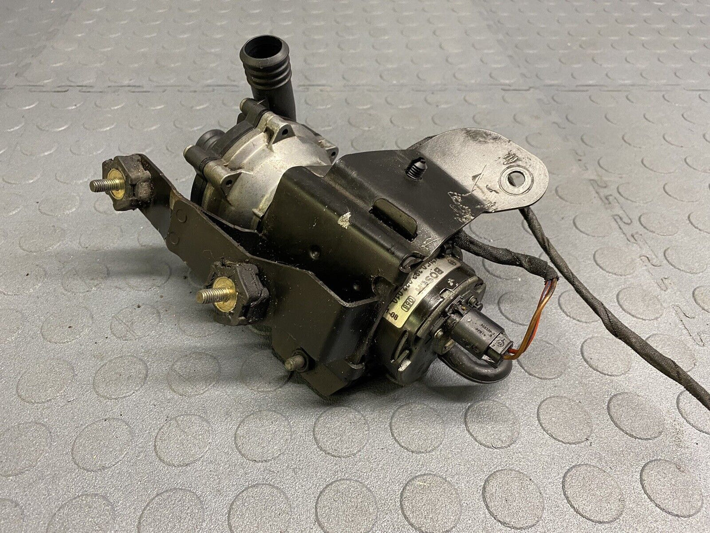 Mercedes W215 CL55 AMG SL500 S600 Auxiliary AUX Circulation Water Pump OEM